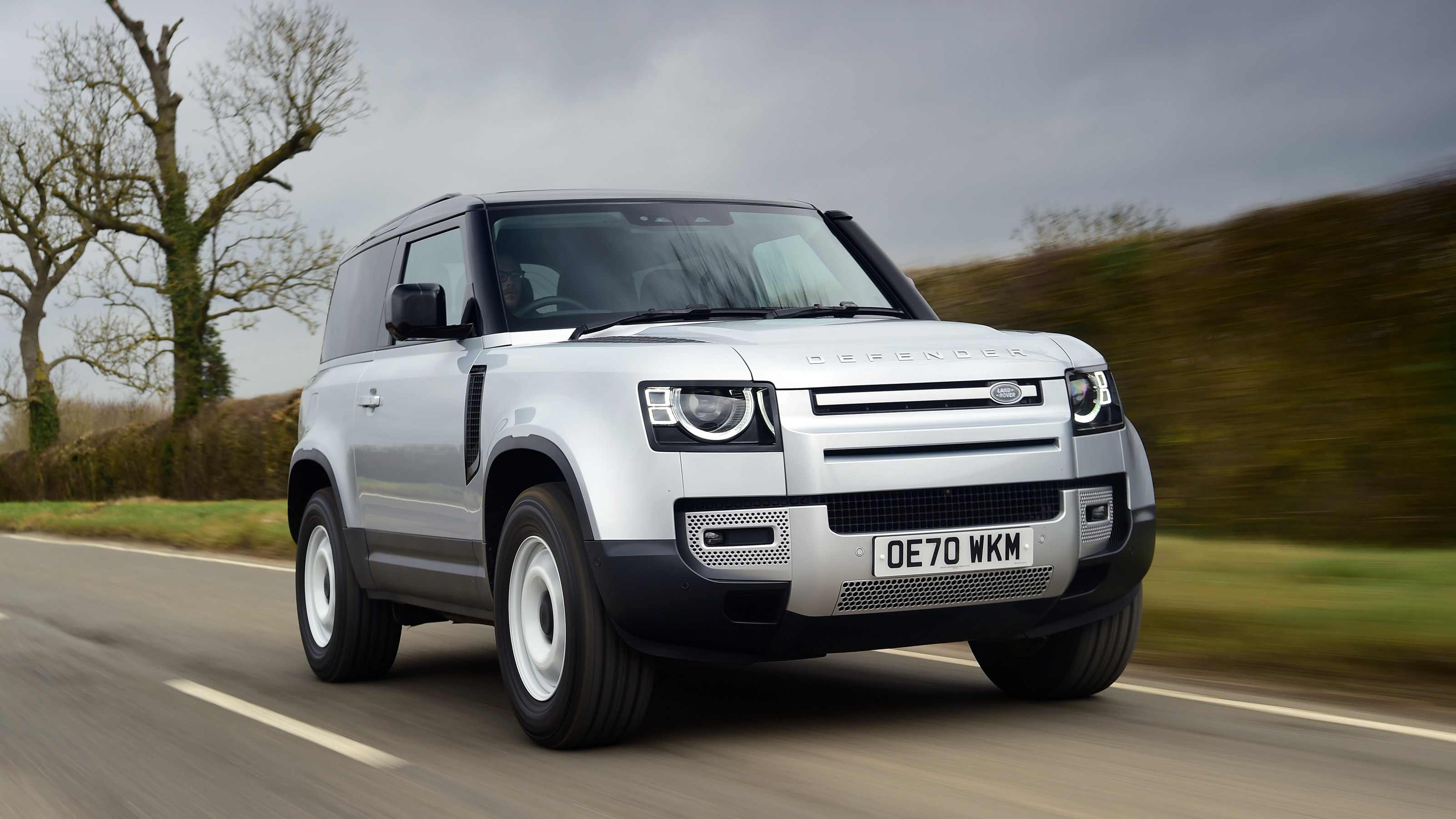 Land Rover Defender 90 D250 - front tracking