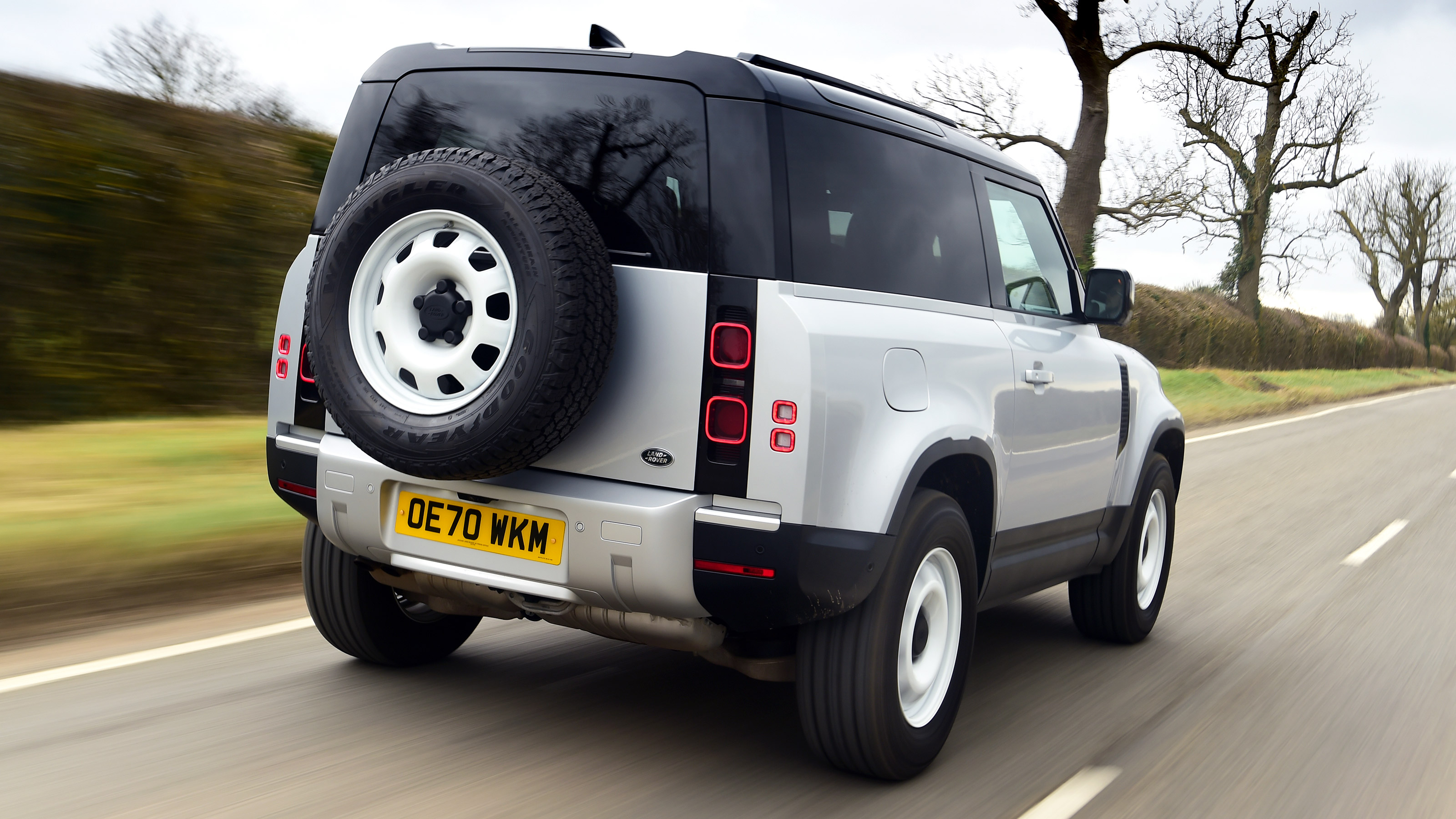 Land Rover Defender 90 D250 - rear