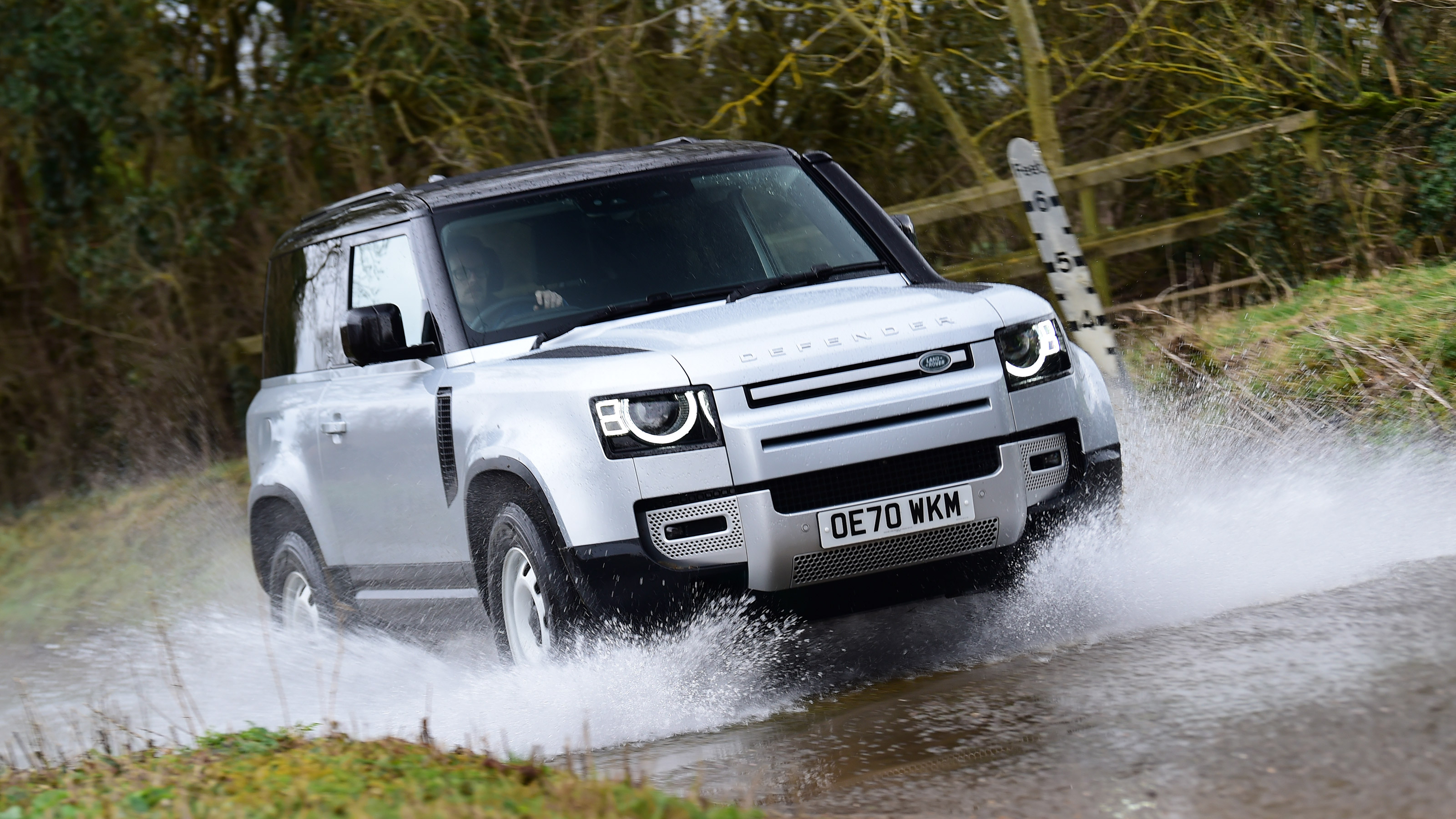 Land Rover Defender 90 D250 - off-road