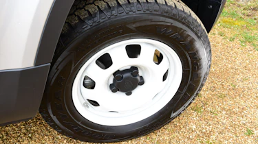 Land Rover Defender 90 D250 - wheel