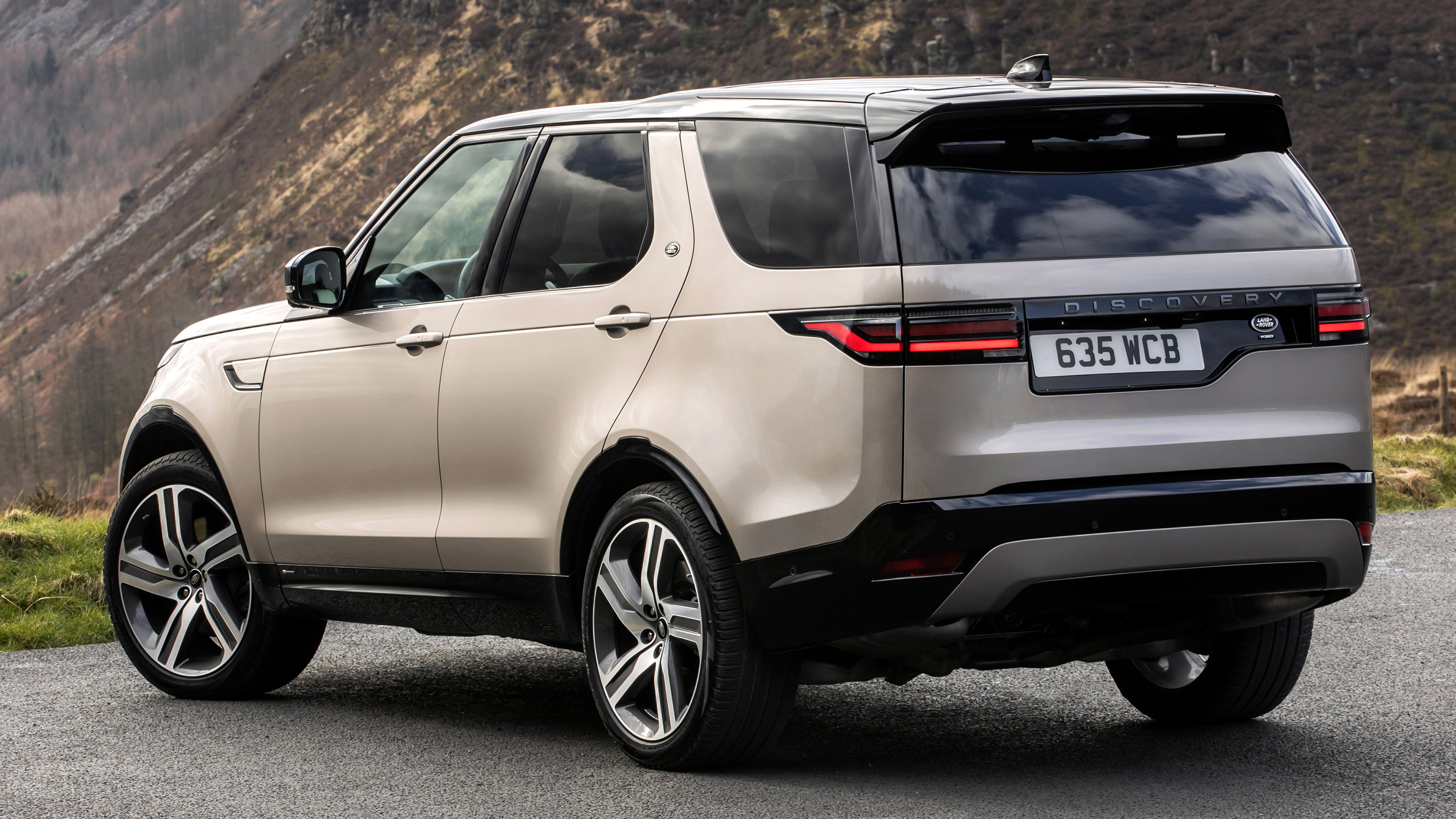 Land Rover Discovery - rear static