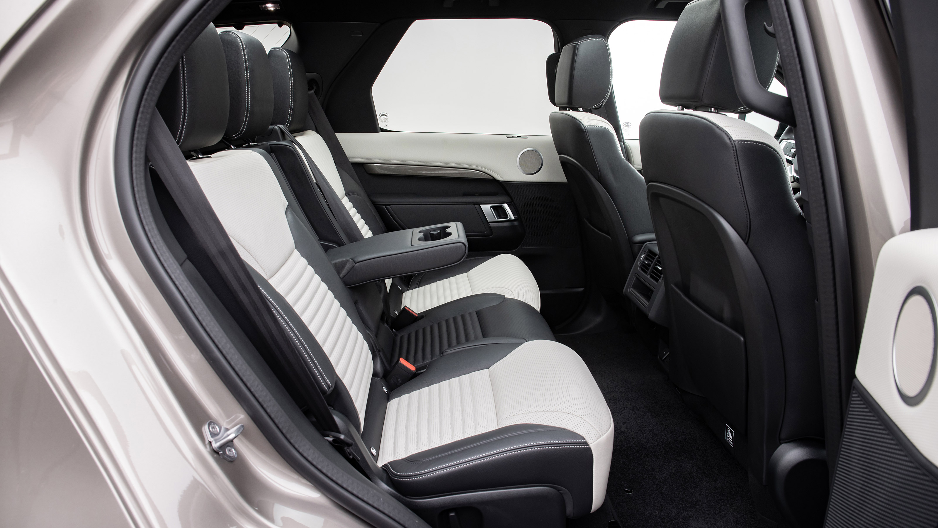 Land Rover Discovery - rear seats
