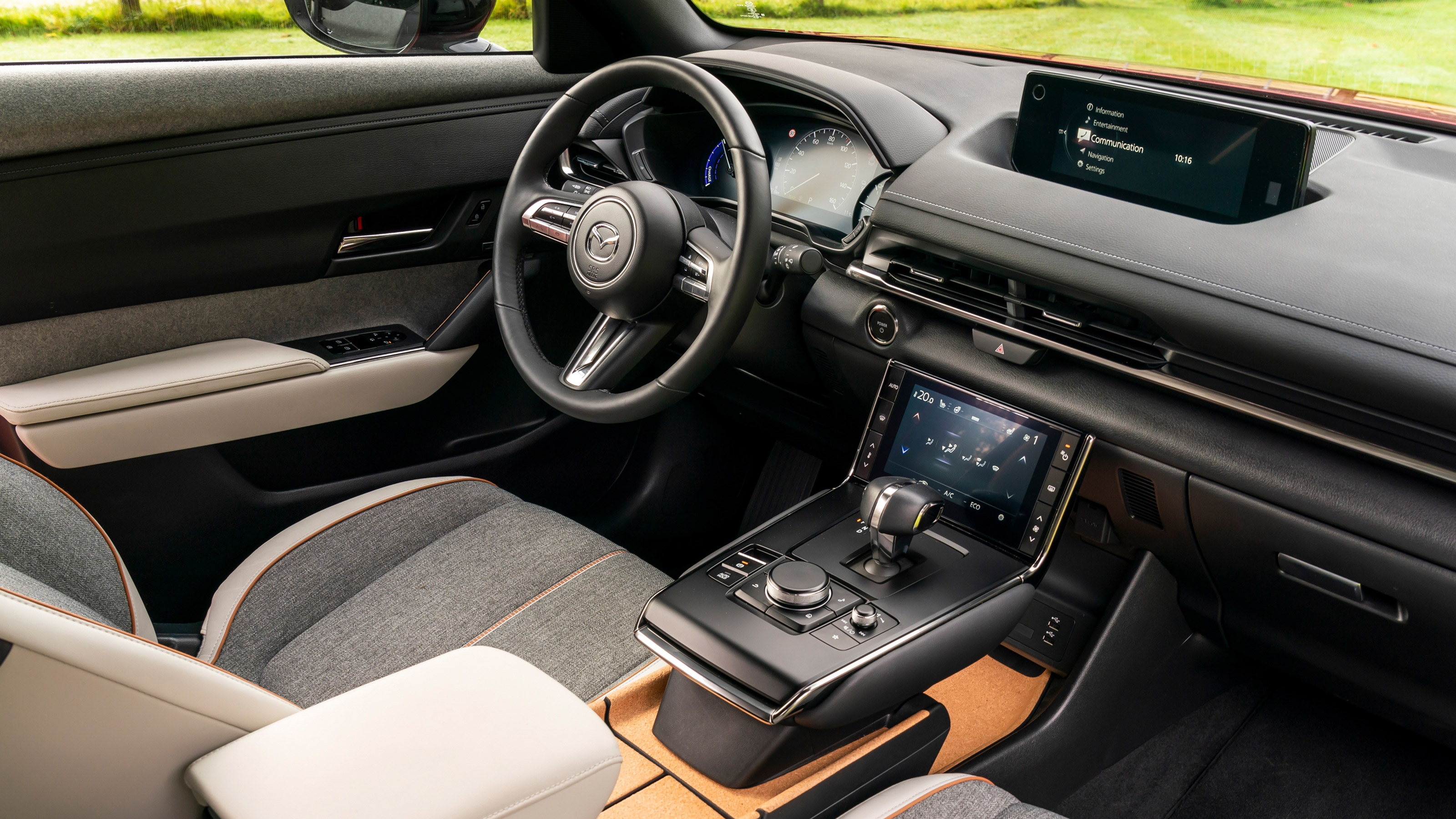 Mazda MX-30 - cabin