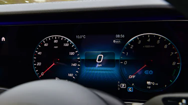 Mercedes E 300 e - dials