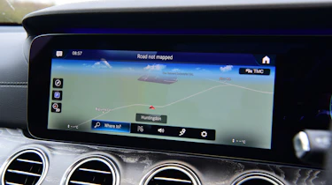 Mercedes E 300 e - sat-nav