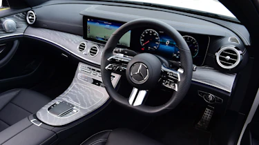 Mercedes E 300 e - cabin