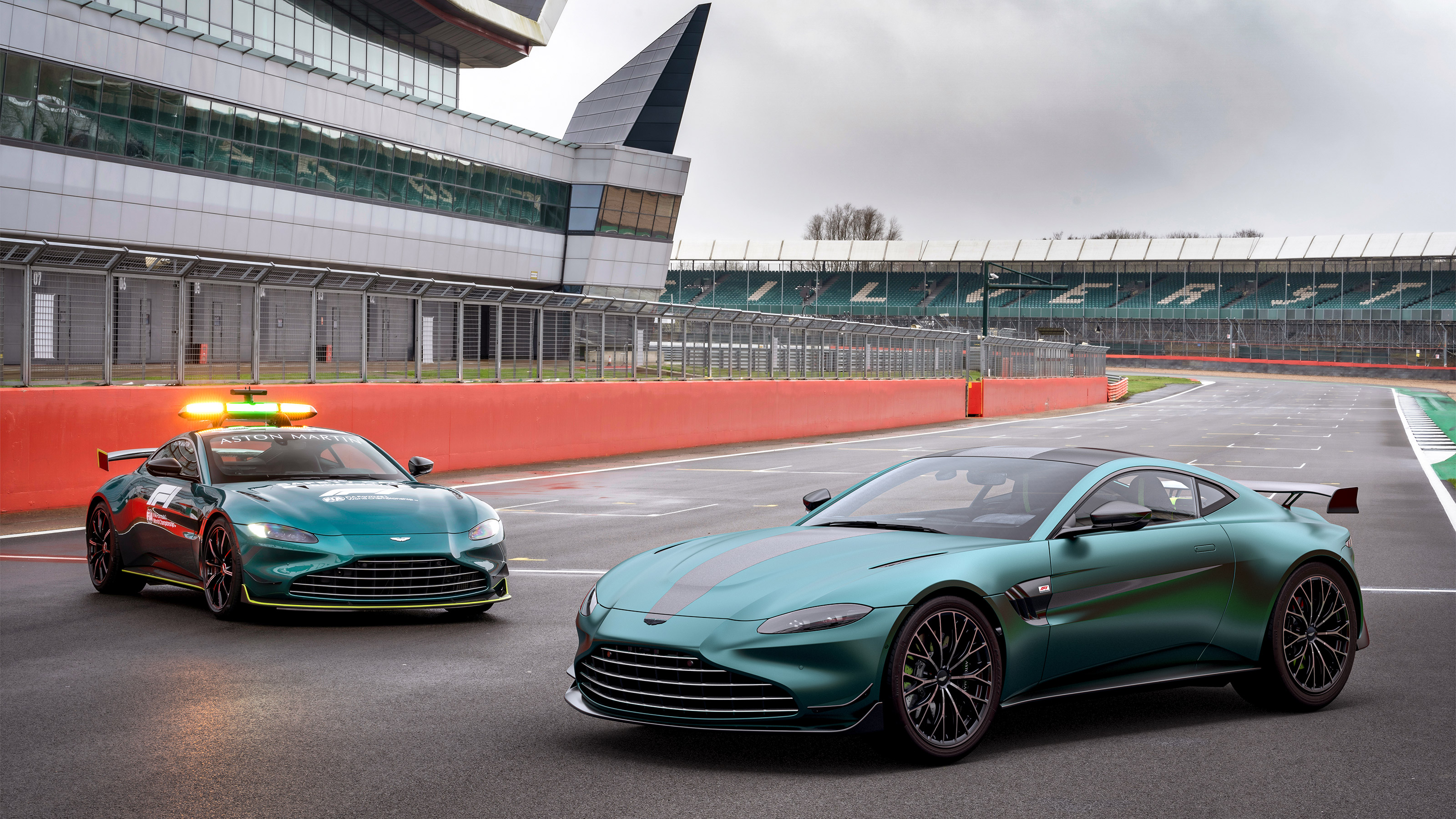 Aston Martin Vantage F1 Edition - pace car