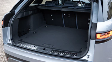 Range Rover Velar P400e - boot