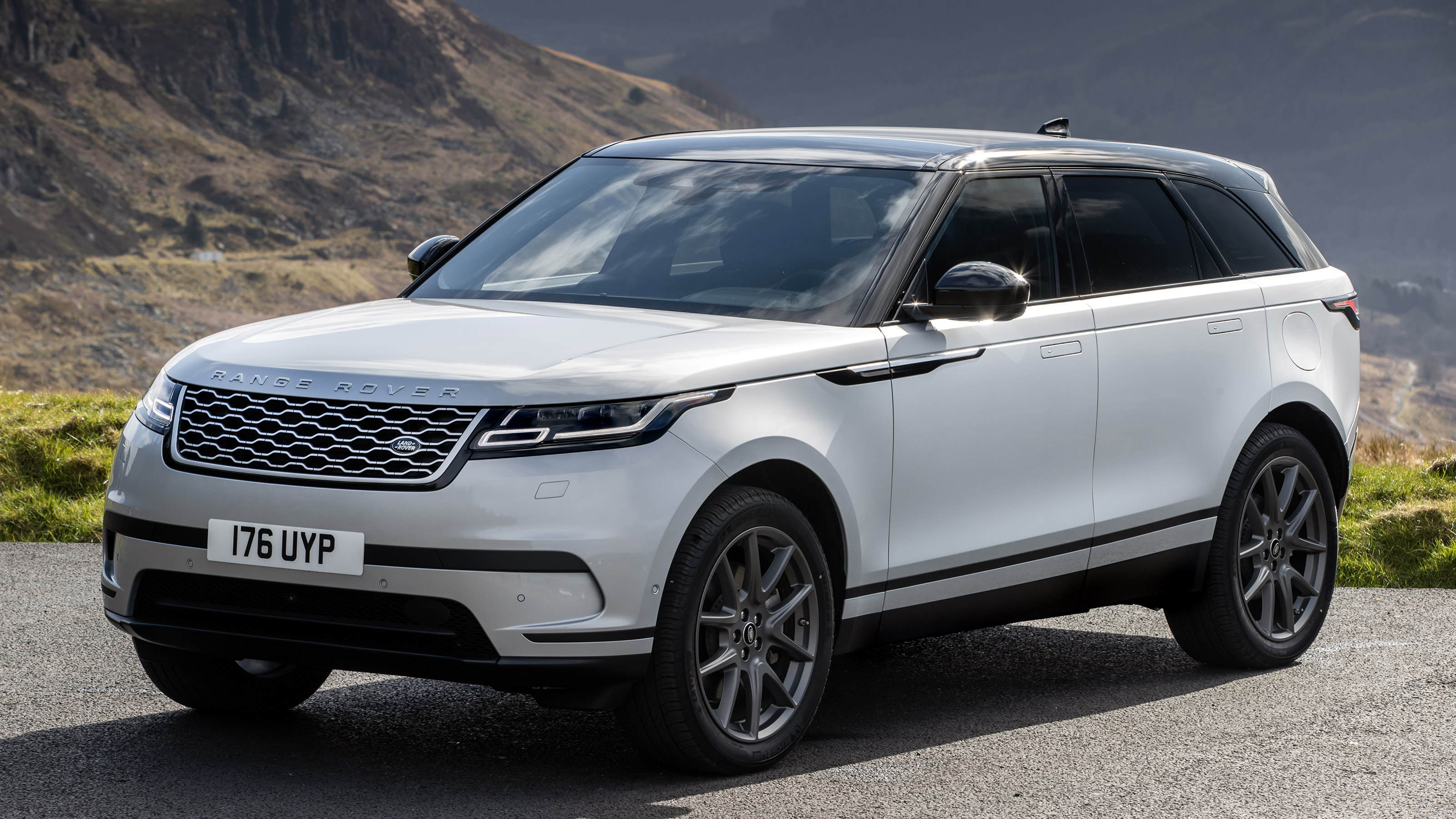 Range Rover Velar P400e - front static