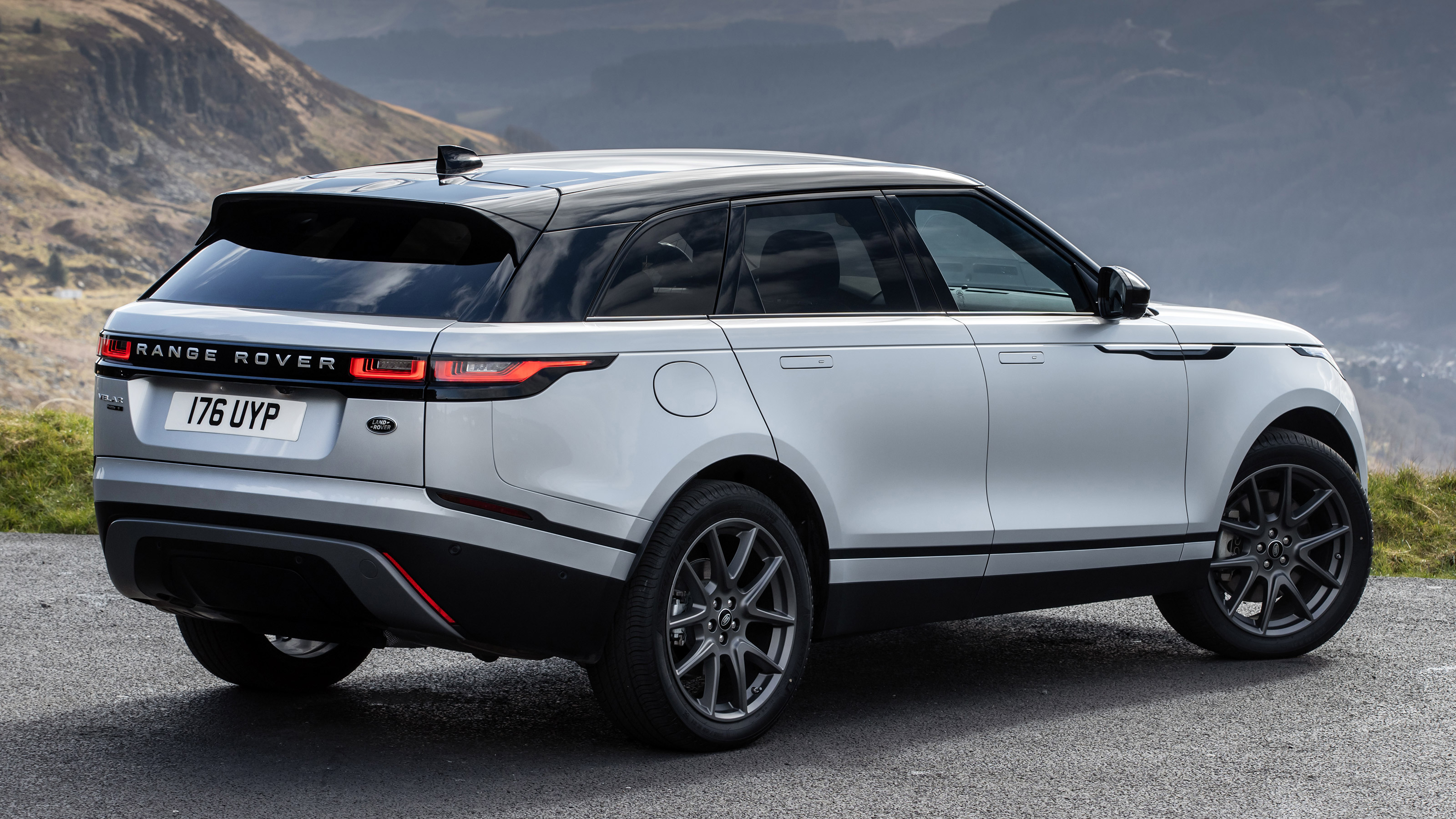 Range Rover Velar P400e - rear static