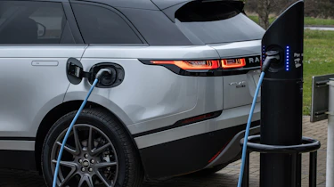 Range Rover Velar P400e - charging rear