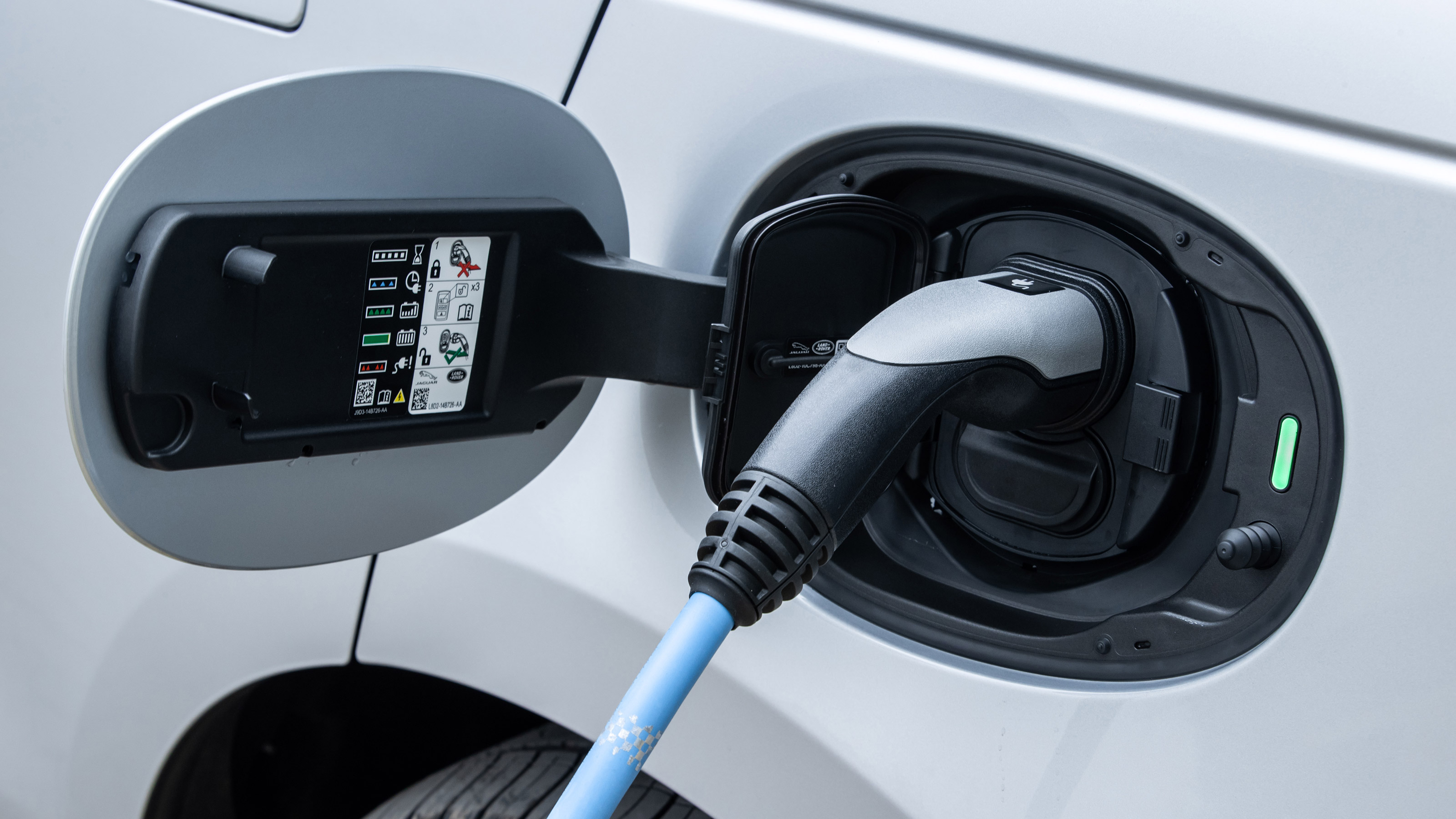Range Rover Velar P400e - cable