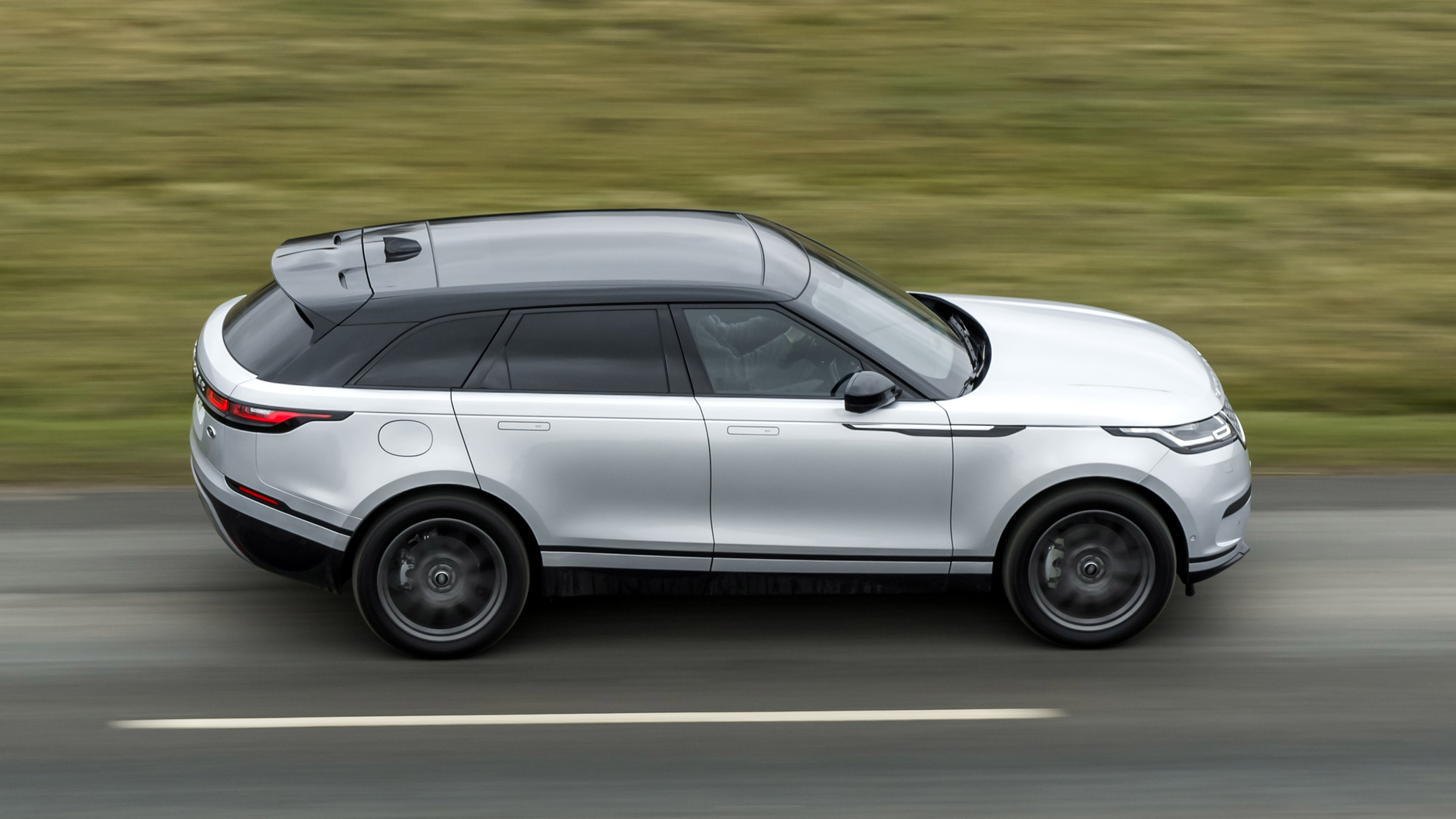 Range Rover Velar P400e - side