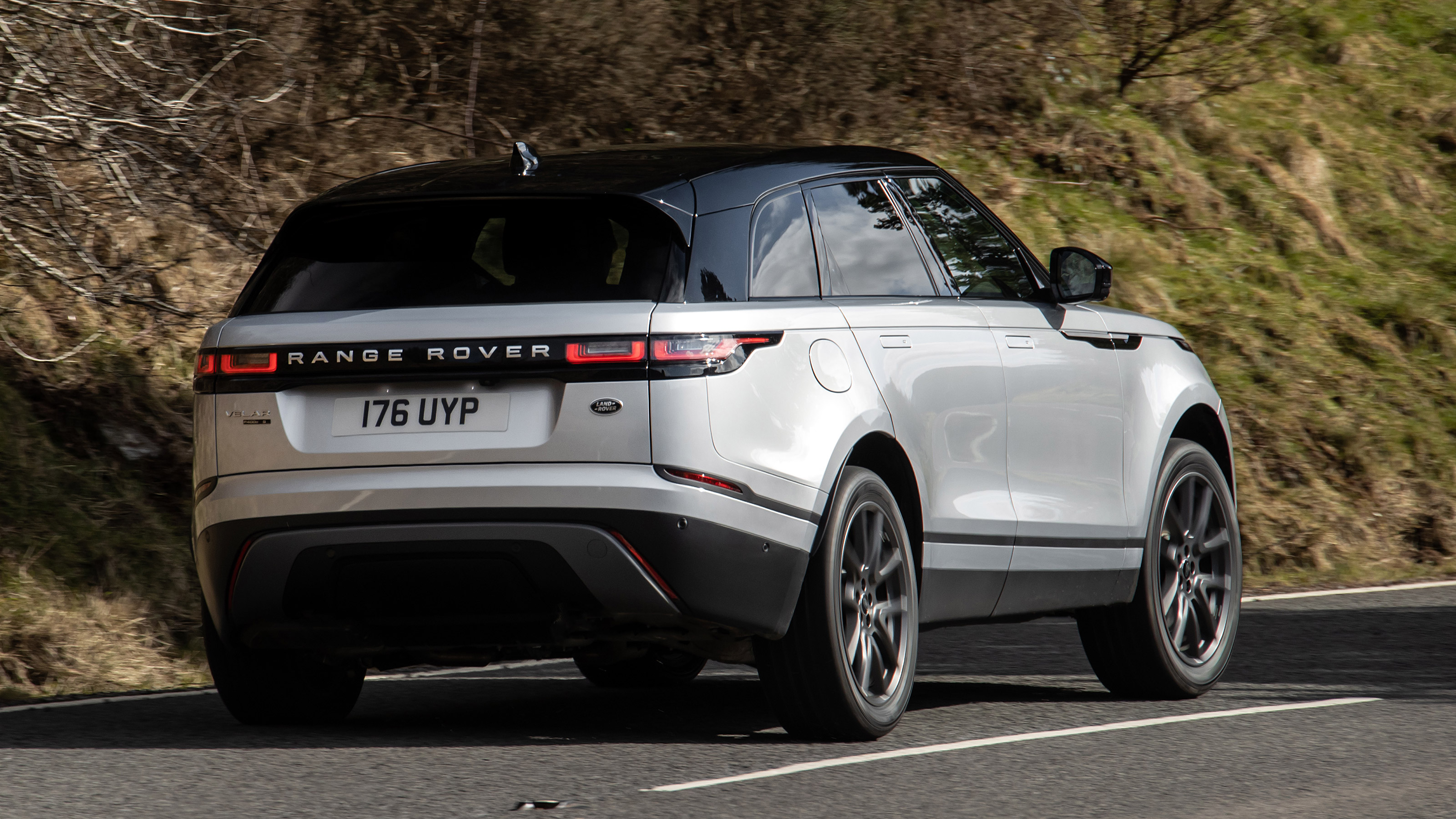 Range Rover Velar P400e - rear cornering