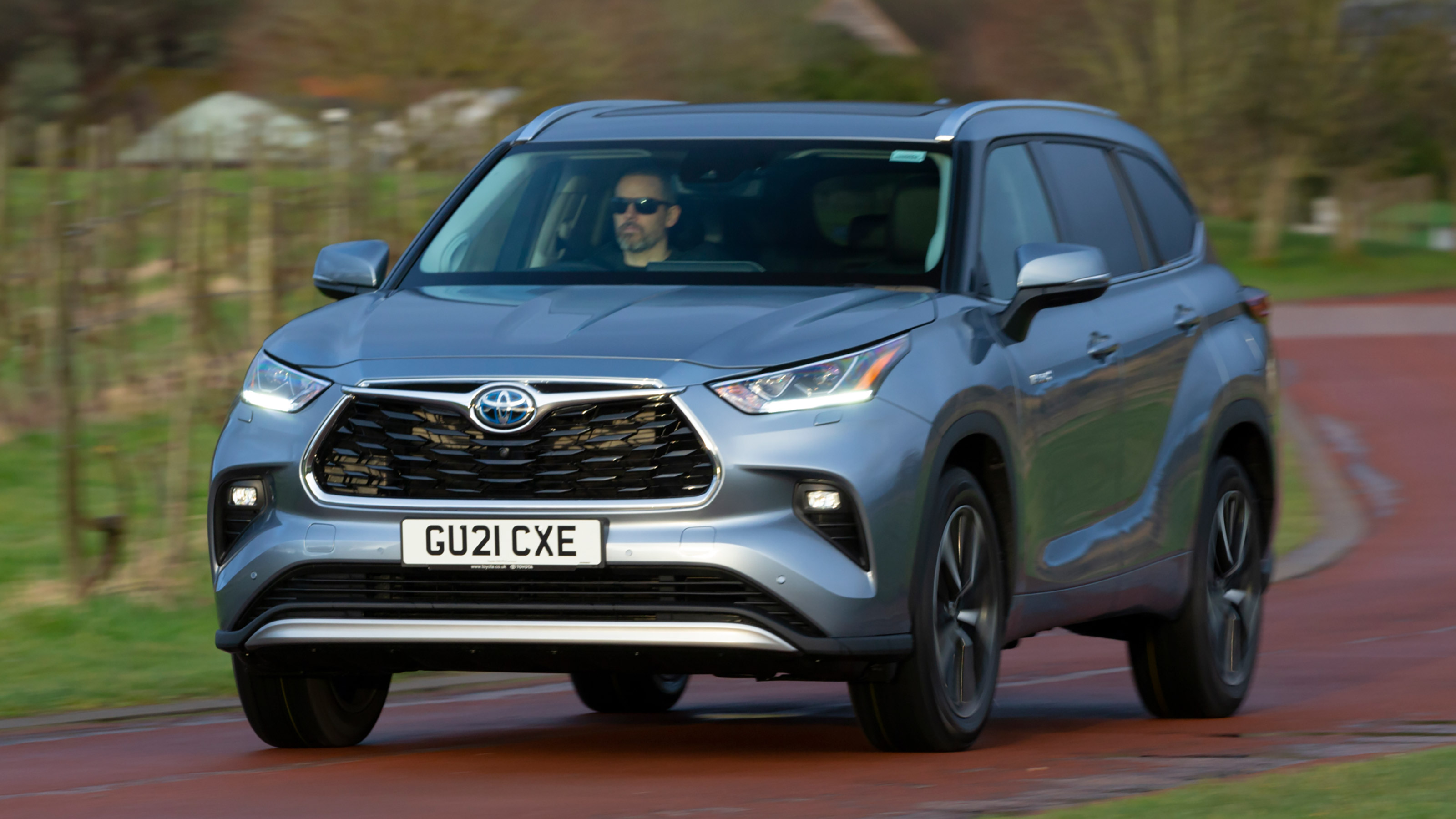 Toyota Highlander - front cornering