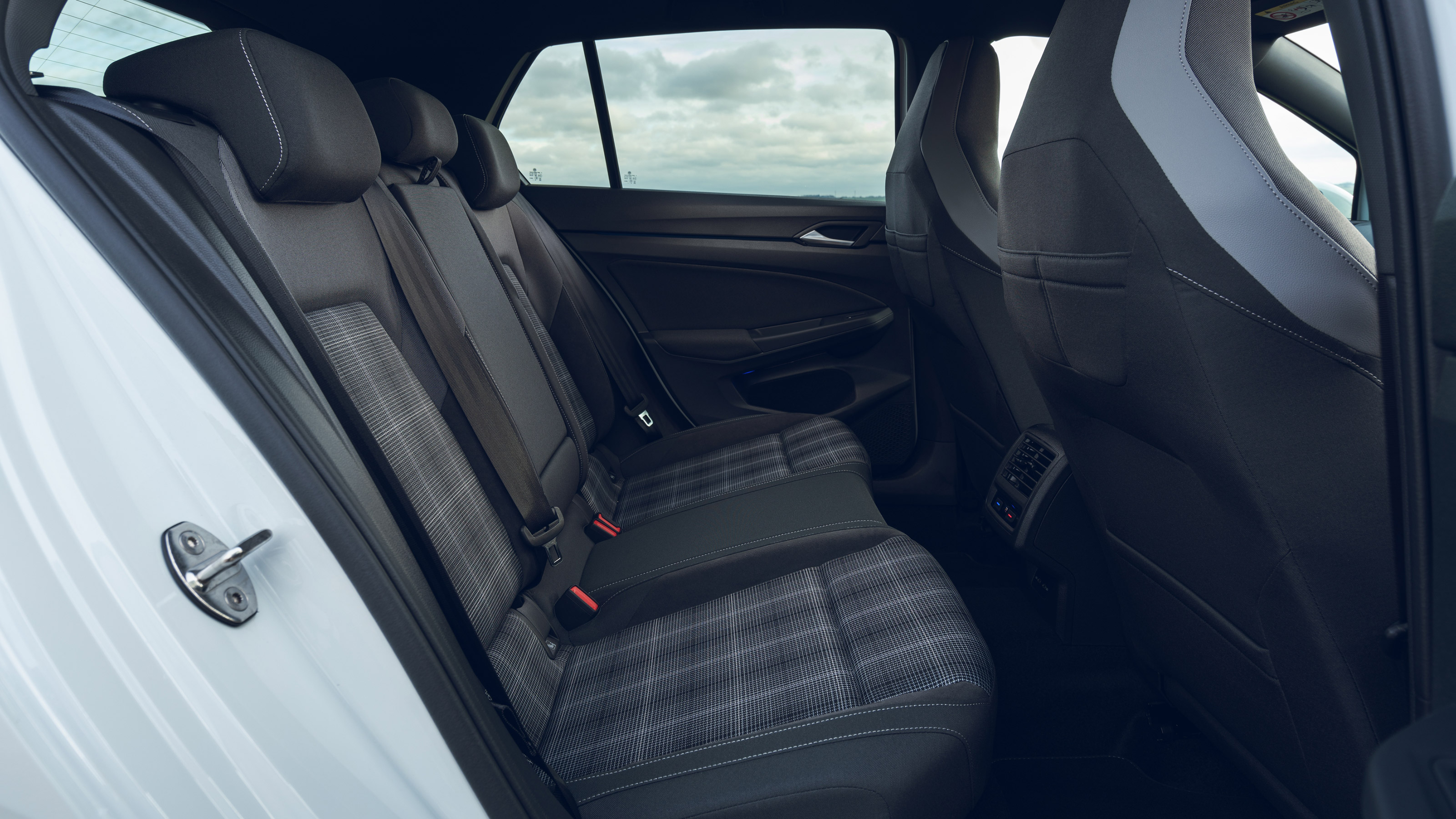 Volkswagen Golf GTD - rear seats