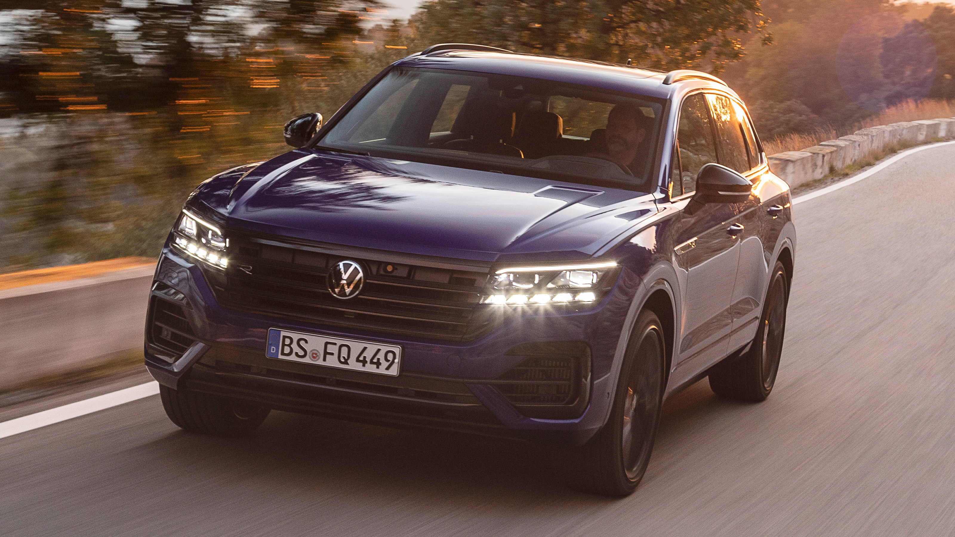 Volkswagen Touareg R - front tracking