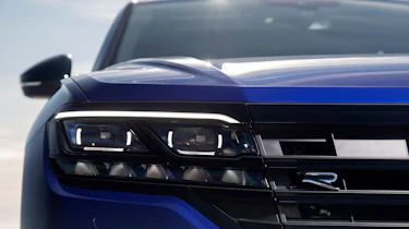 Volkswagen Touareg R - front light
