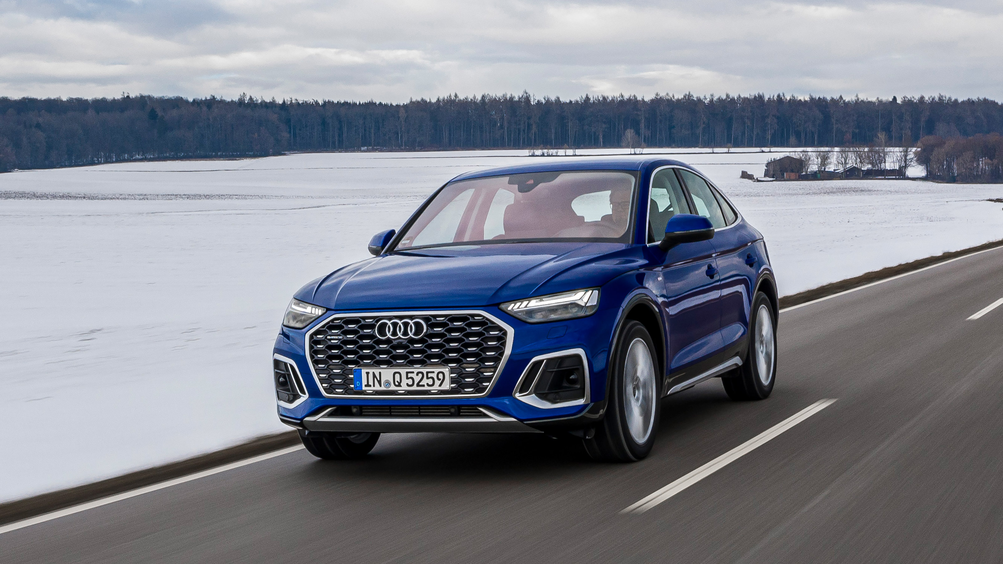Audi Q5 Sportback - front action