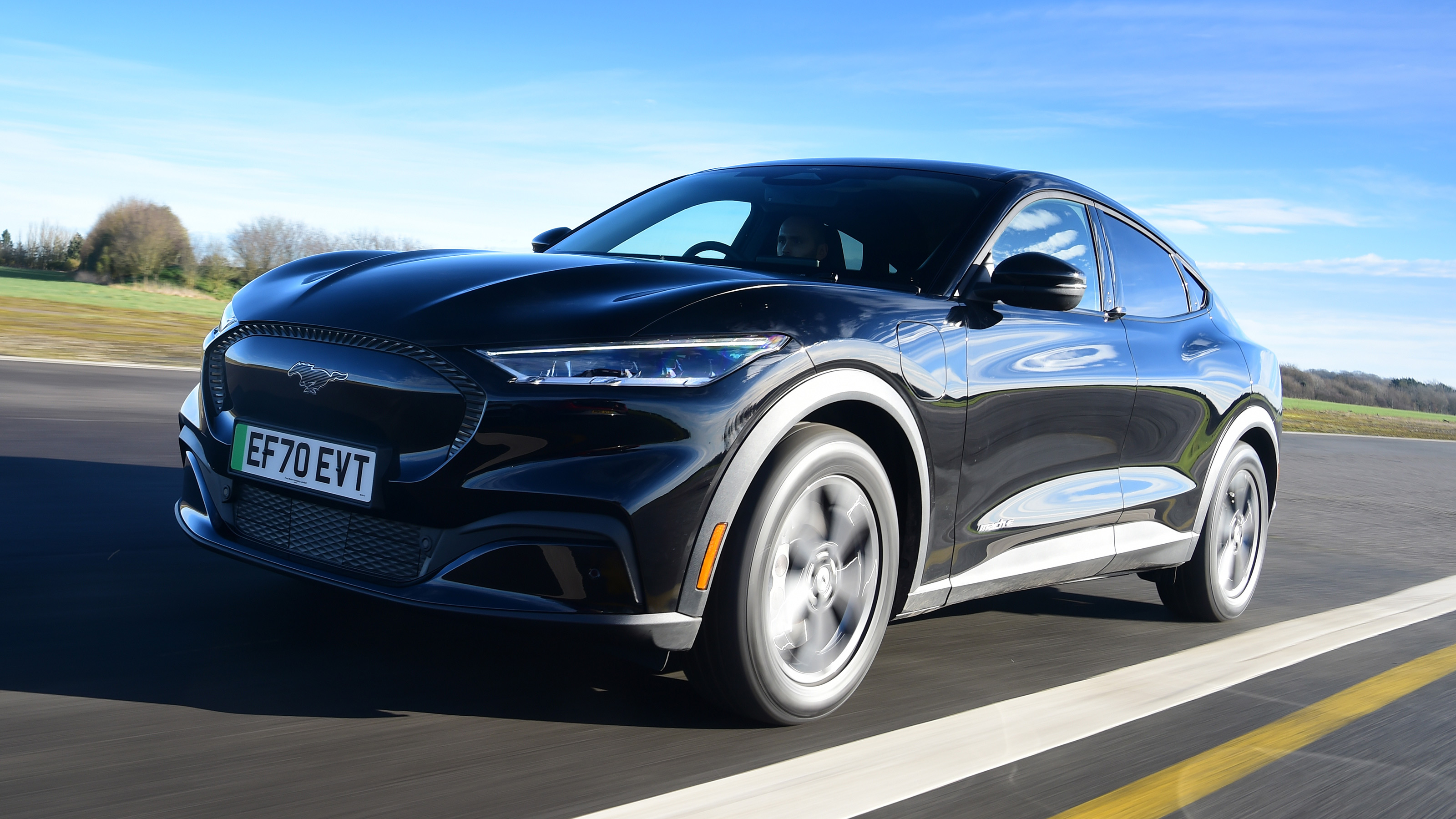 Ford Mustang Mach-E - tracking