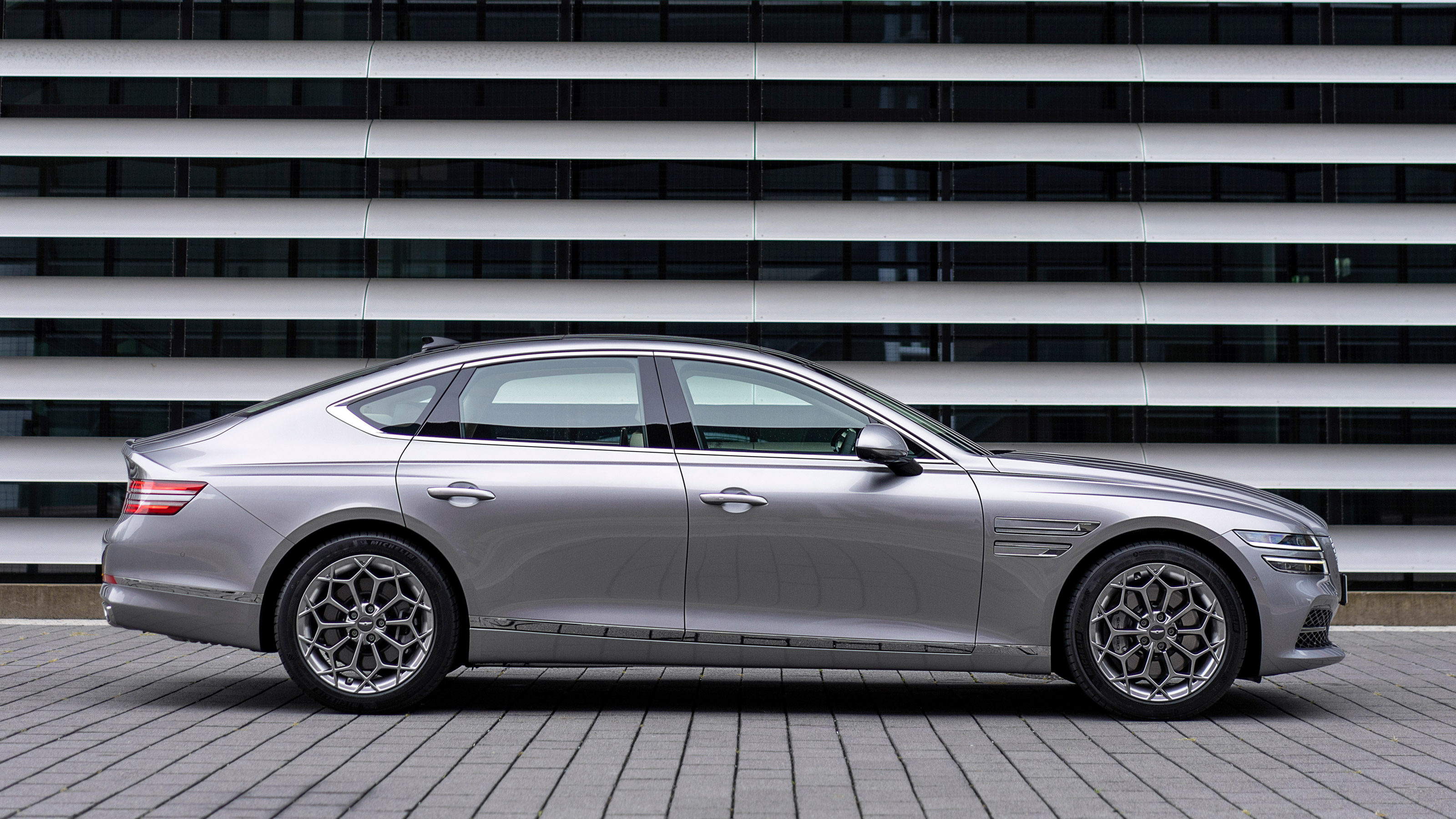 Genesis G80 - side static