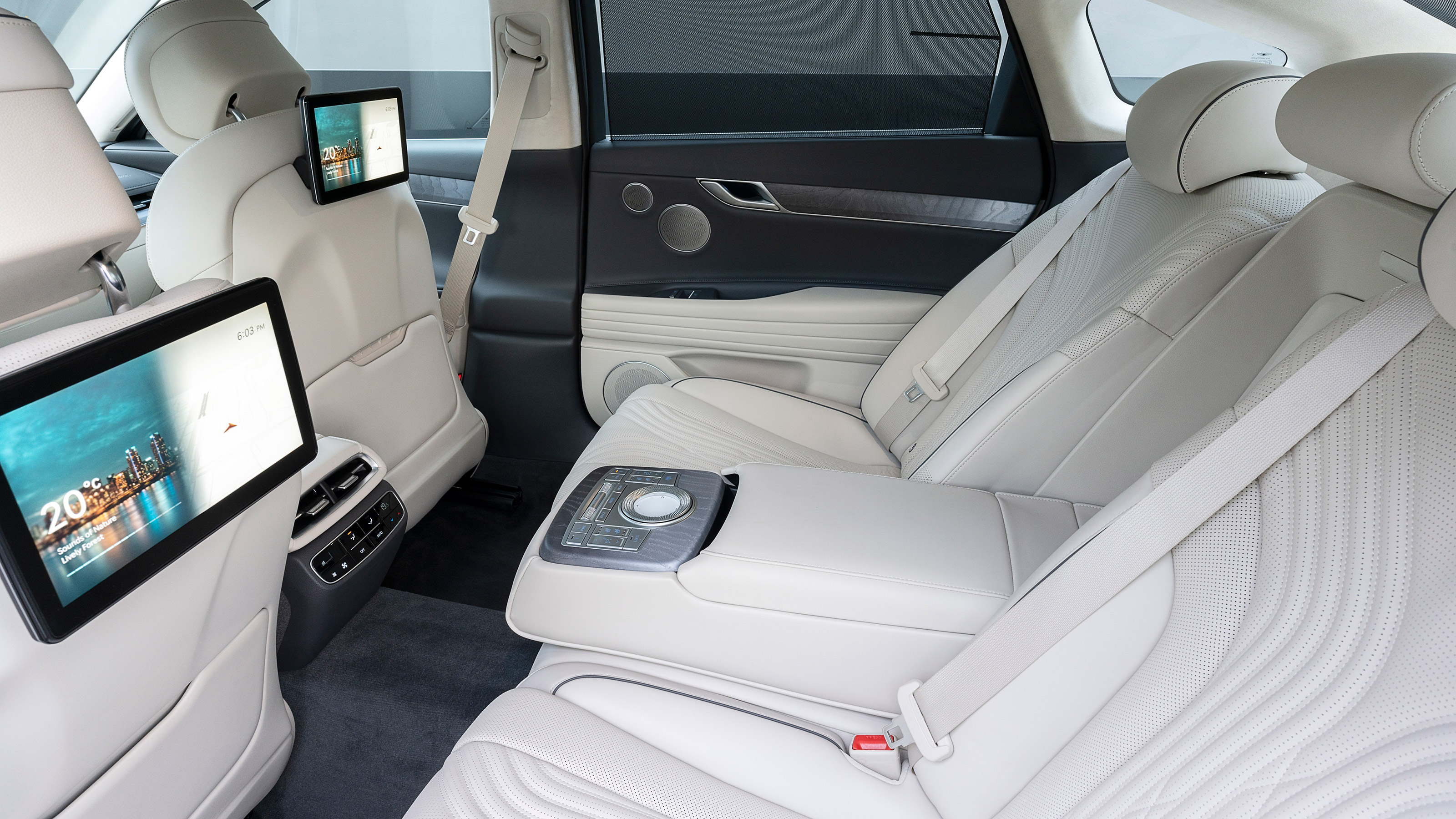 Genesis G80 - rear seats
