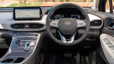 Hyundai Santa Fe Hybrid - dash