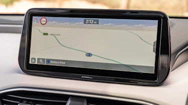 Hyundai Santa Fe Hybrid - sat-nav