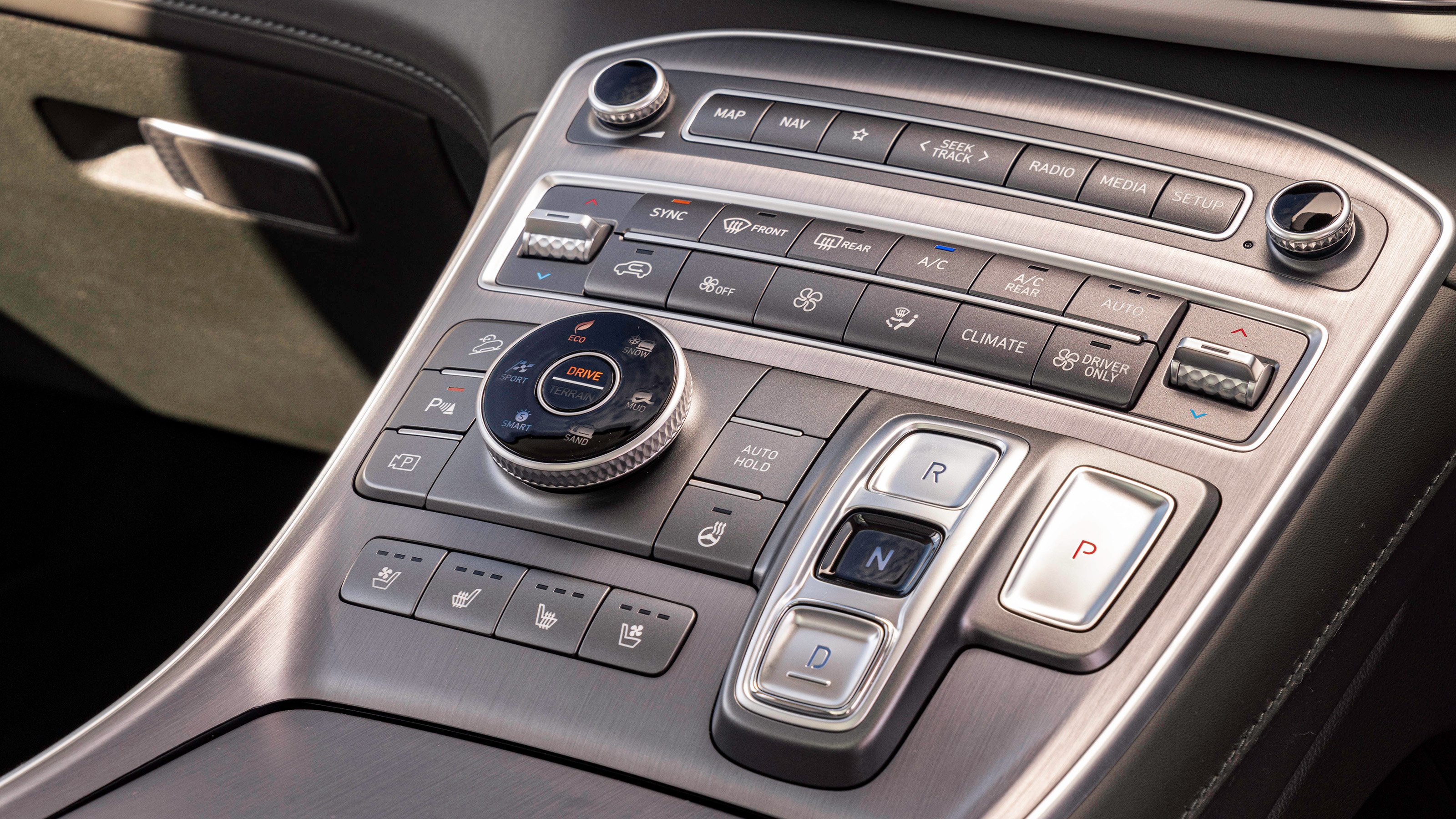 Hyundai Santa Fe Hybrid - centre console