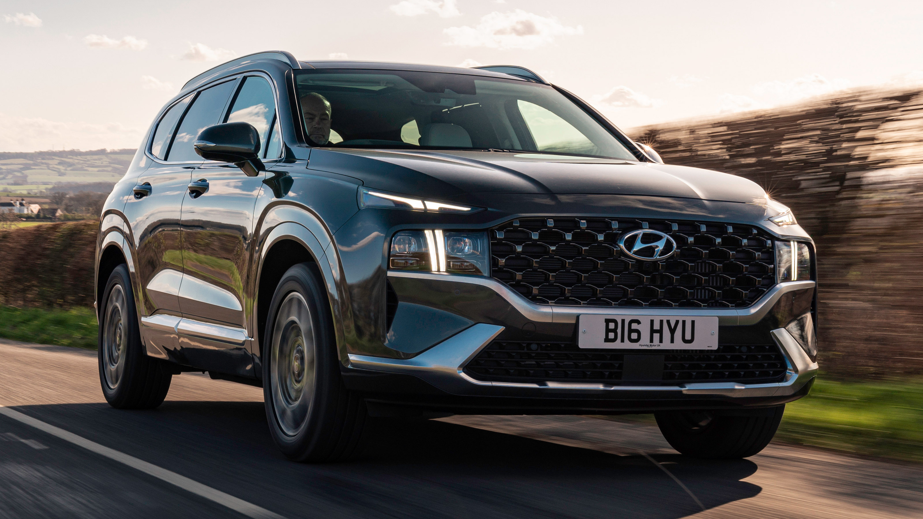 Hyundai Santa Fe Hybrid - front