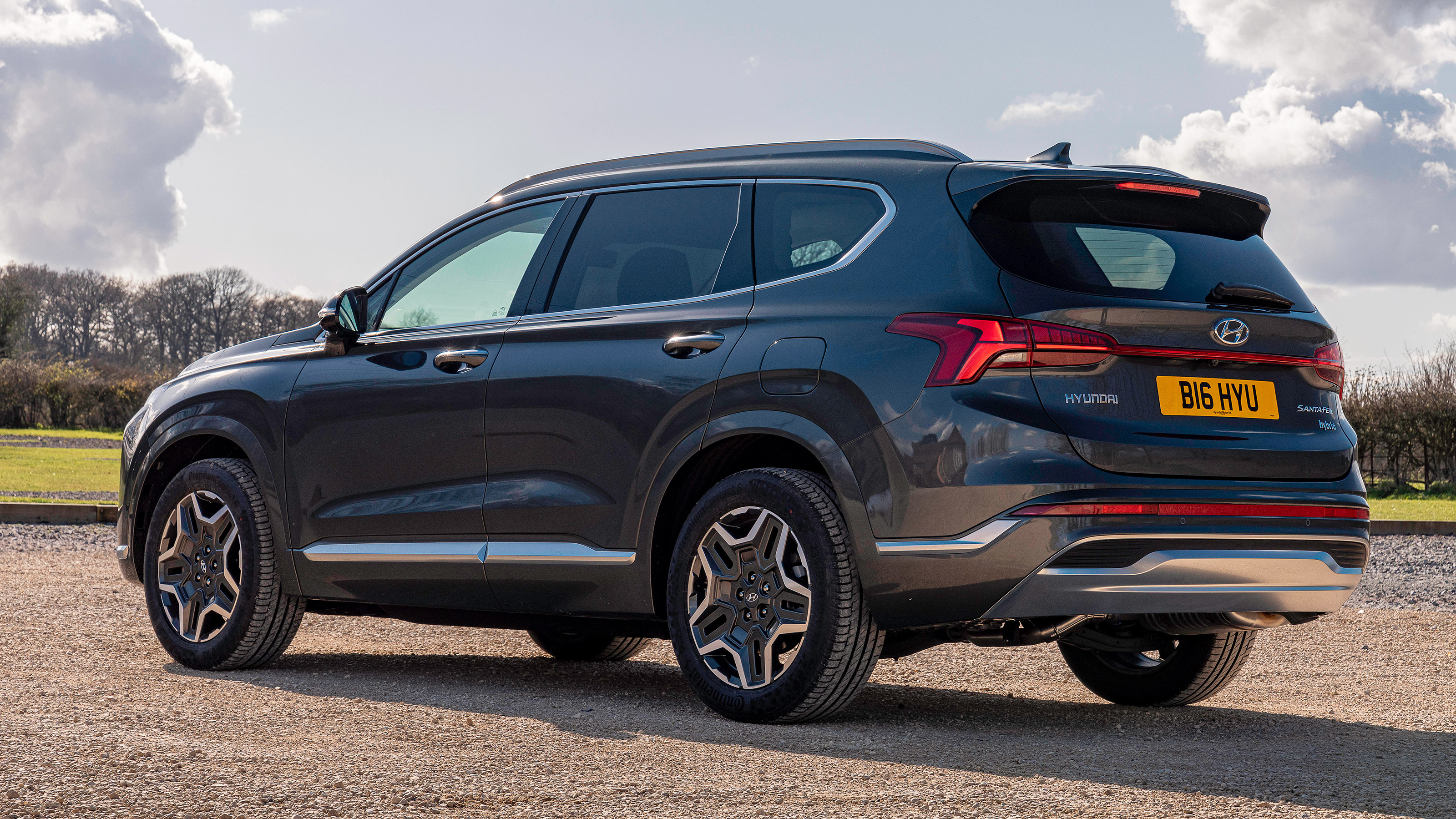 Hyundai Santa Fe Hybrid - rear static