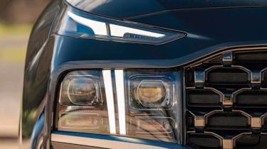 Hyundai Santa Fe Hybrid - front lights