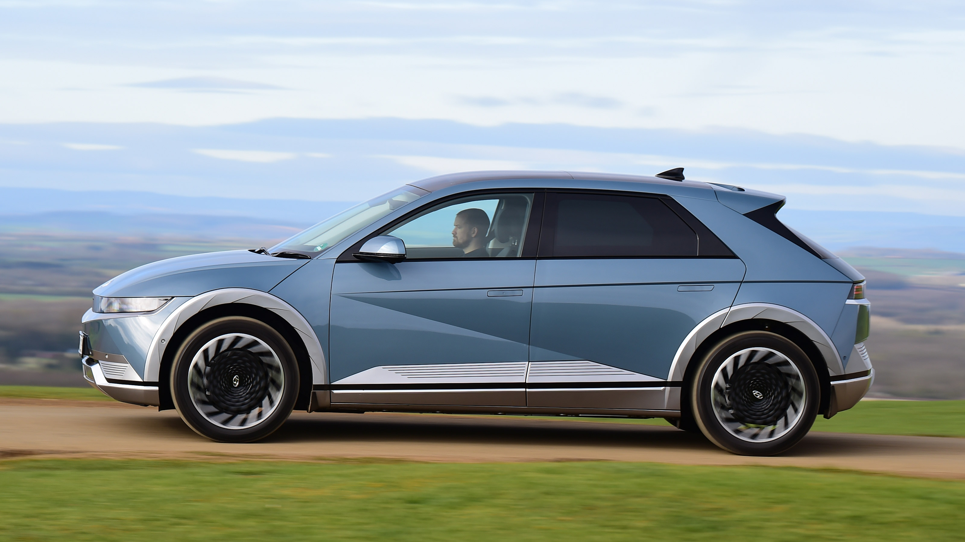 Ioniq 5 - side
