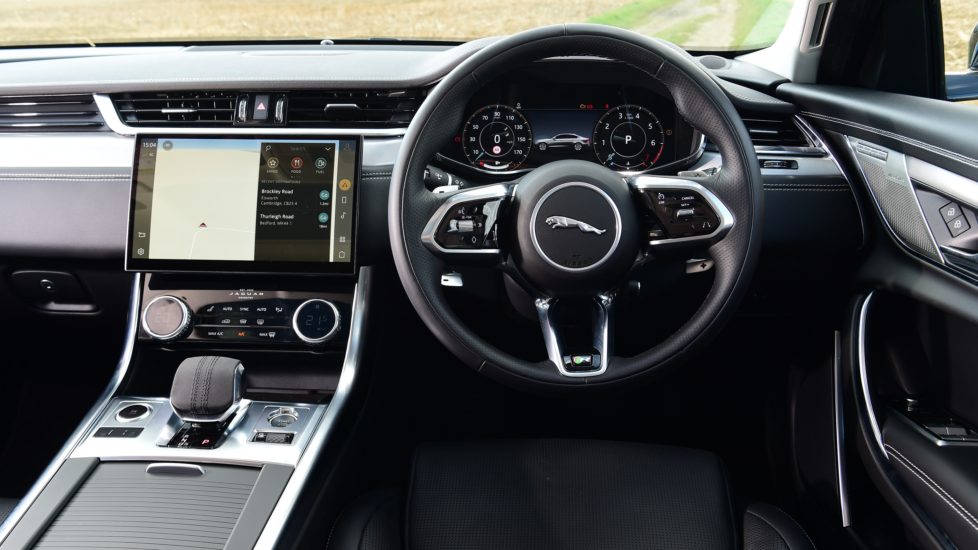 Jaguar XF P250 - dash