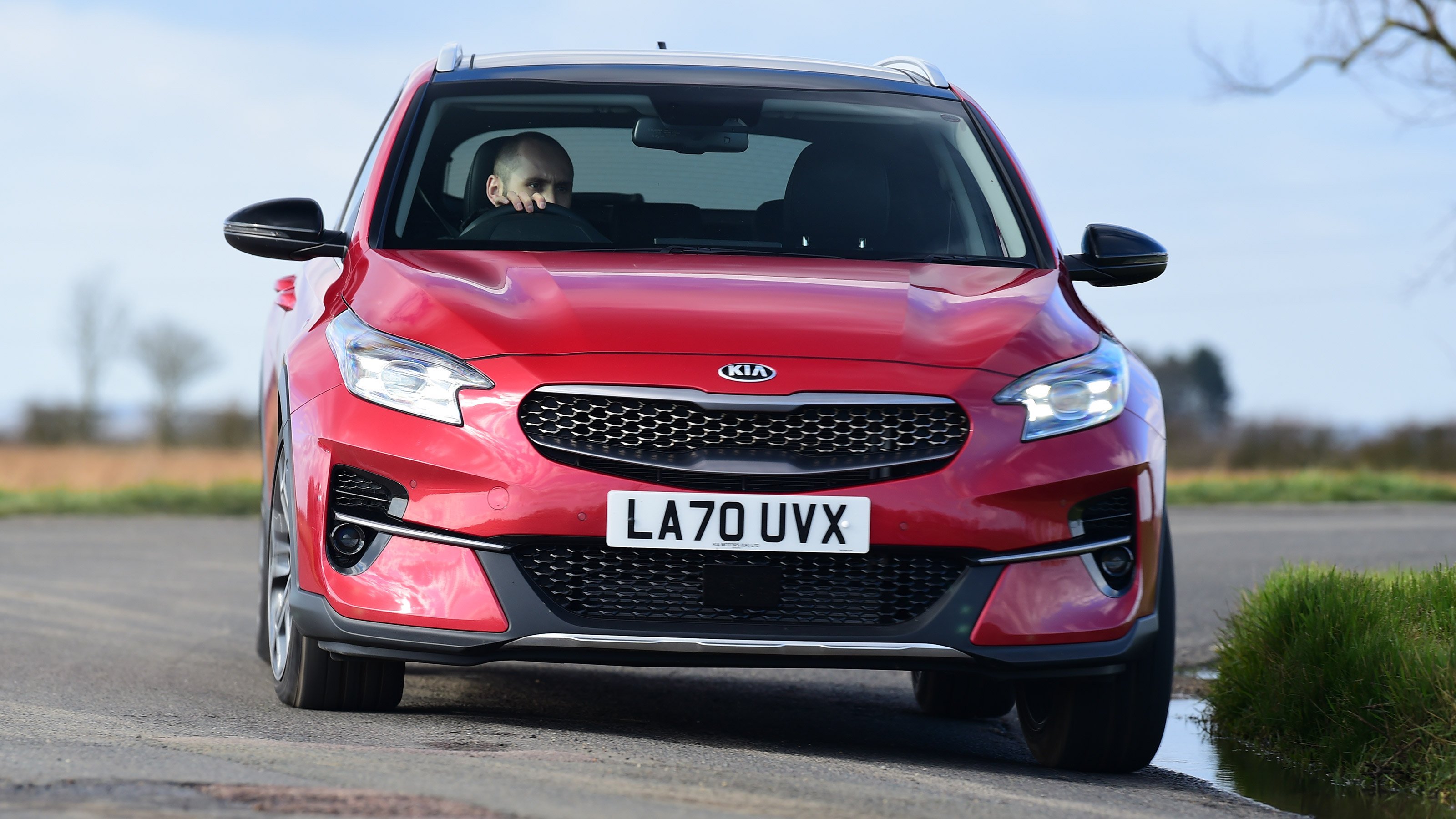 Kia XCeed - front cornering