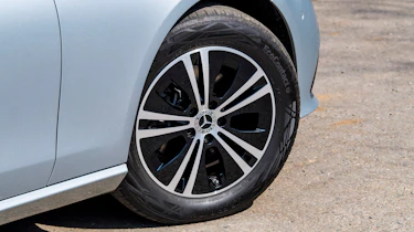 Mercedes E 220d Sport - wheel