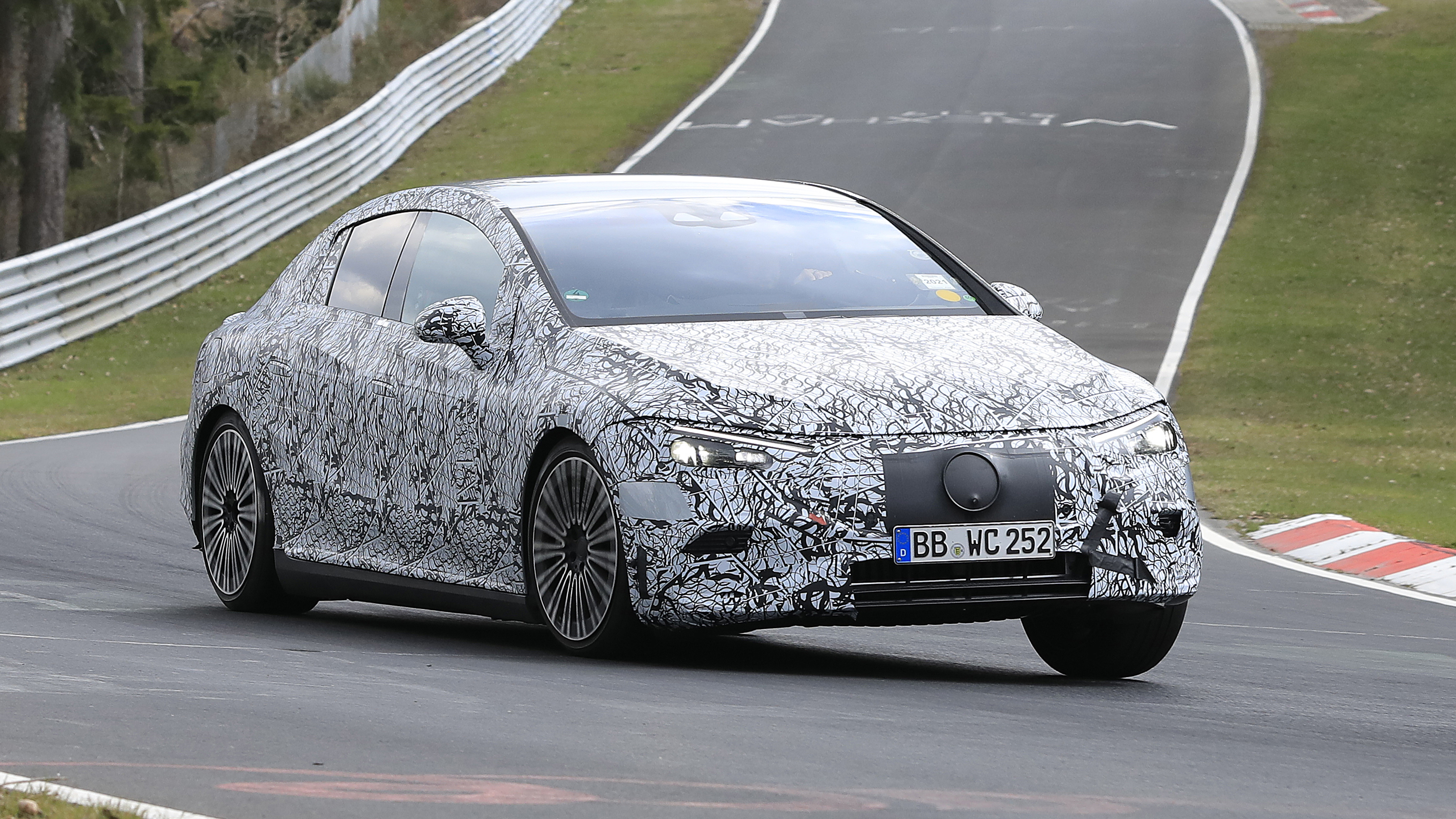 Mercedes EQE - front testing