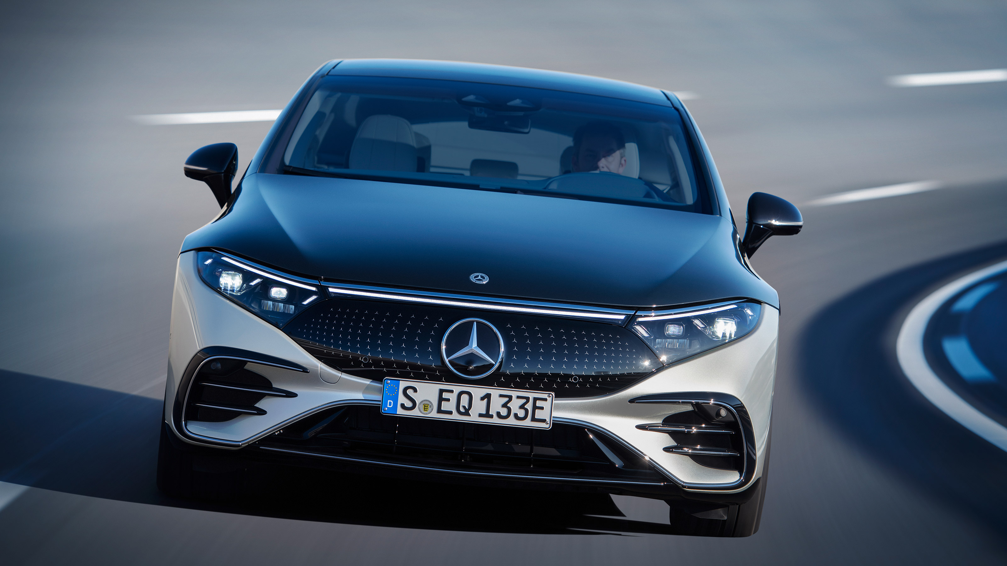 Mercedes EQS - front cornering