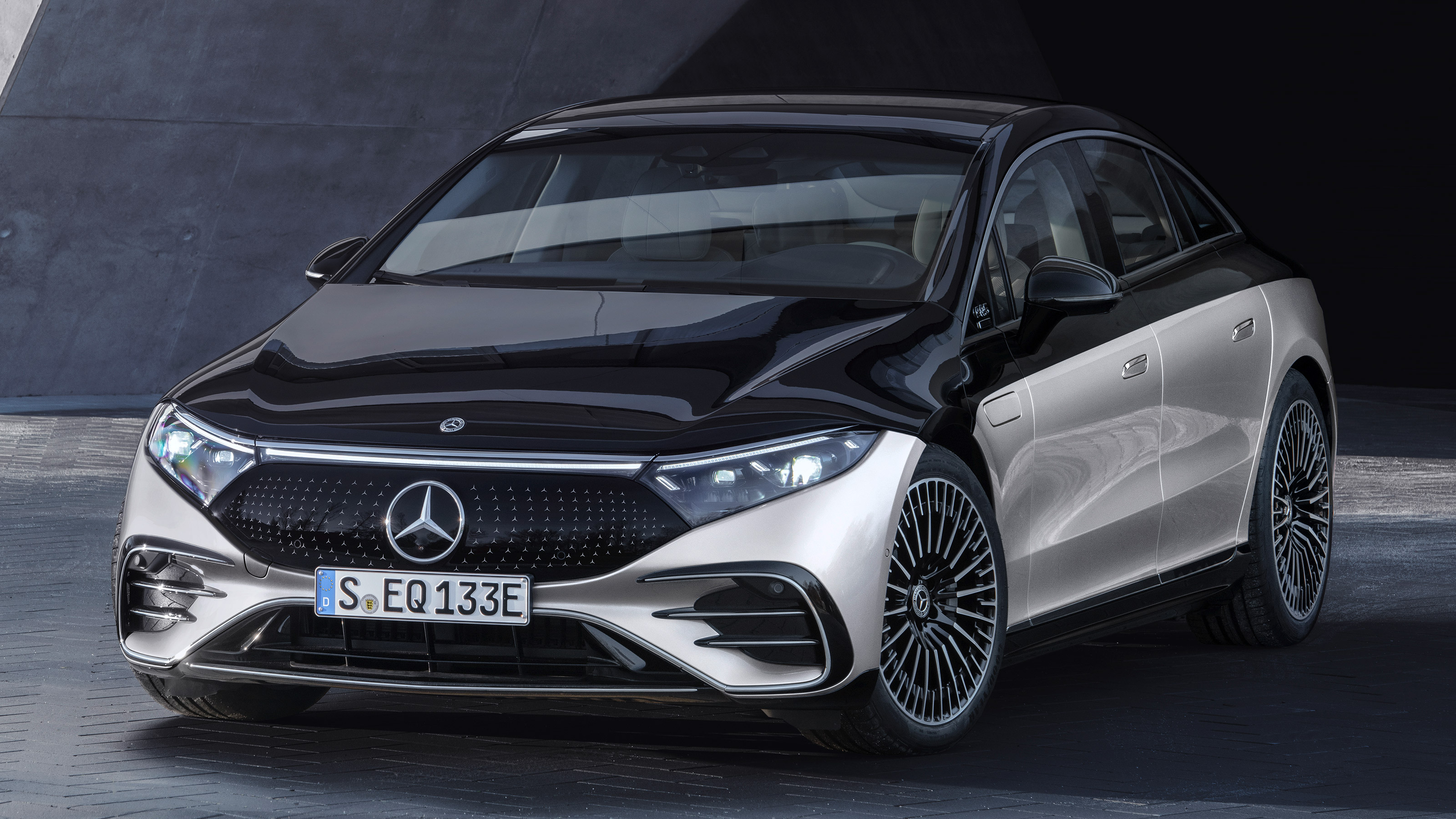 Mercedes EQS - front static