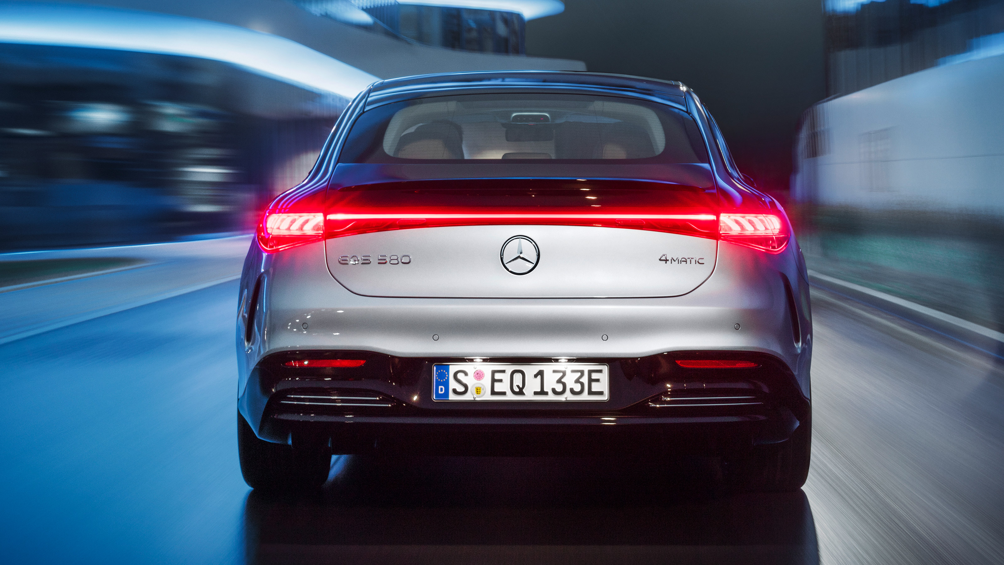 Mercedes EQS - full rear