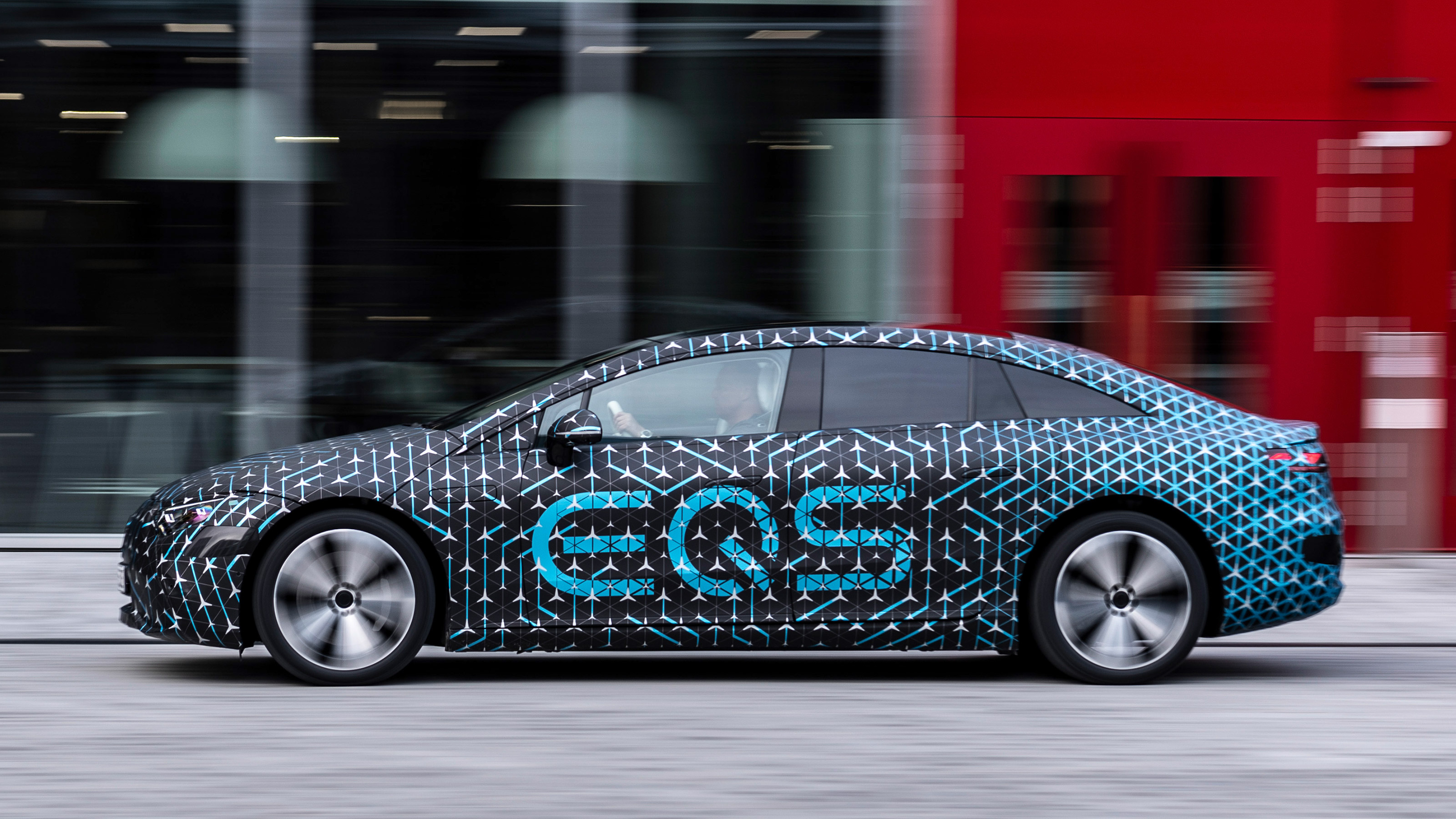 Mercedes EQS - side