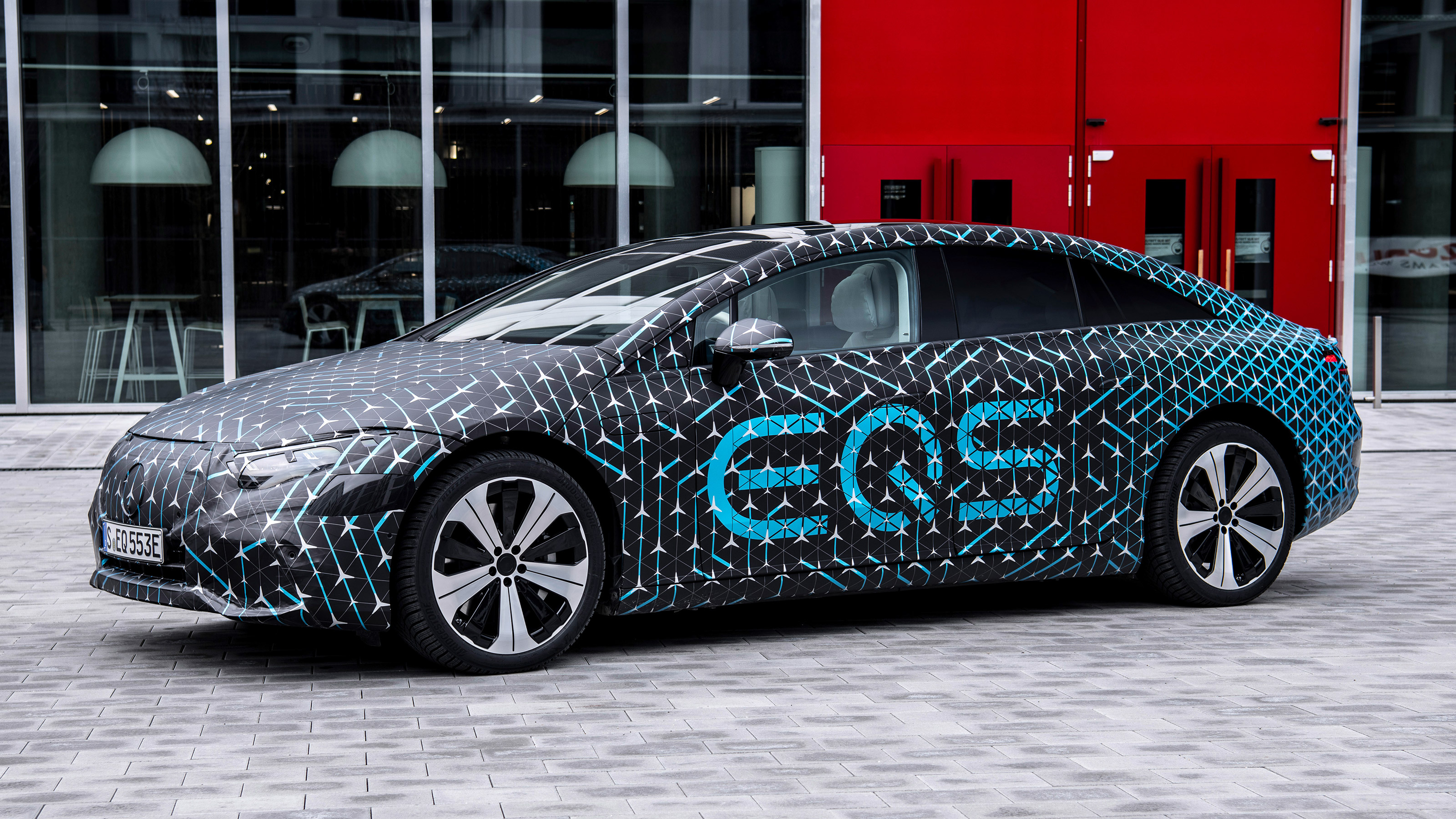 Mercedes EQS - front static