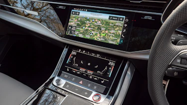 Audi SQ7 - centre console