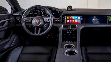 Porsche Taycan Cross Turismo - dash