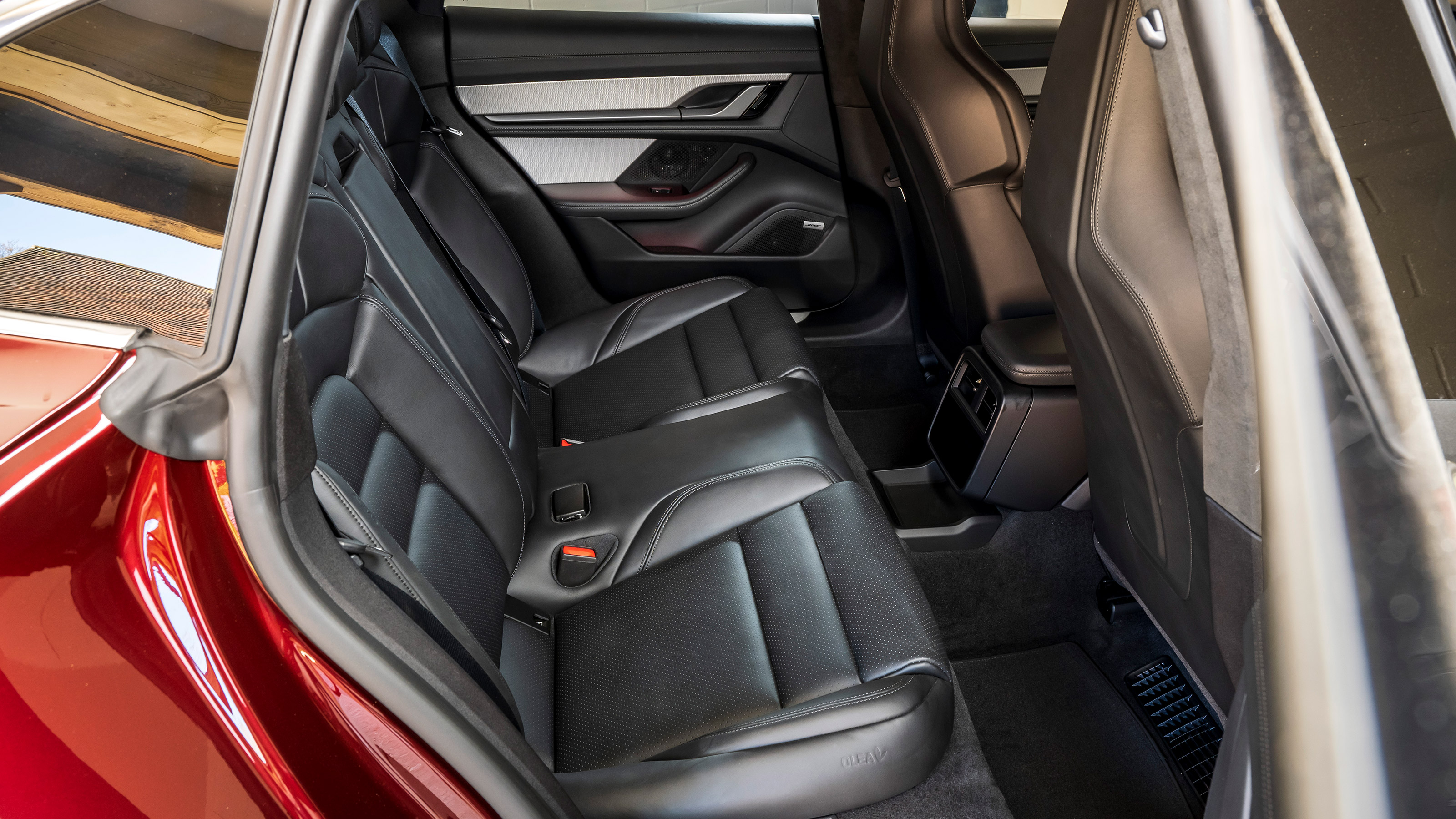 Porsche Taycan Cross Turismo - rear seats