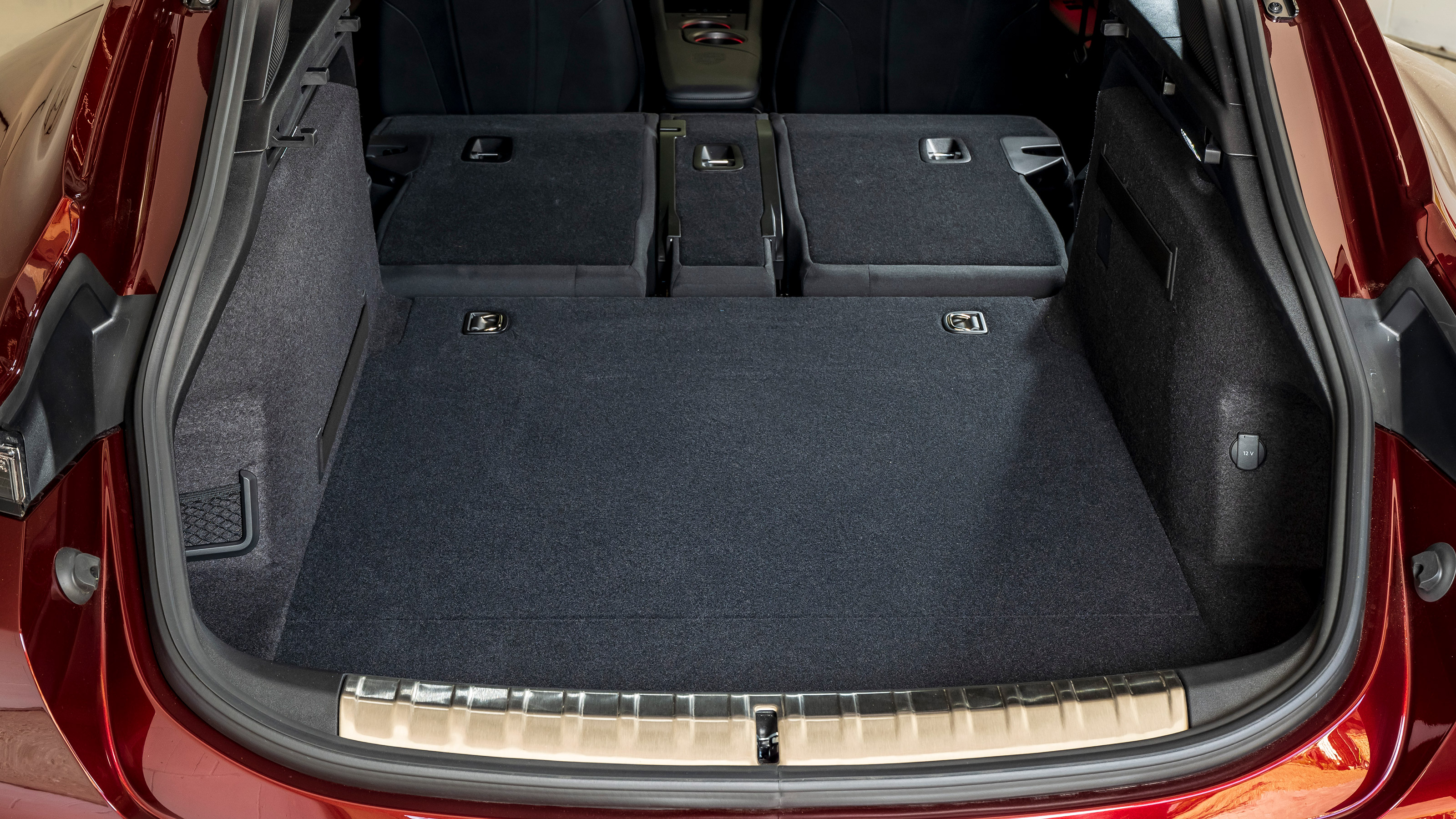 Porsche Taycan Cross Turismo - boot seats down