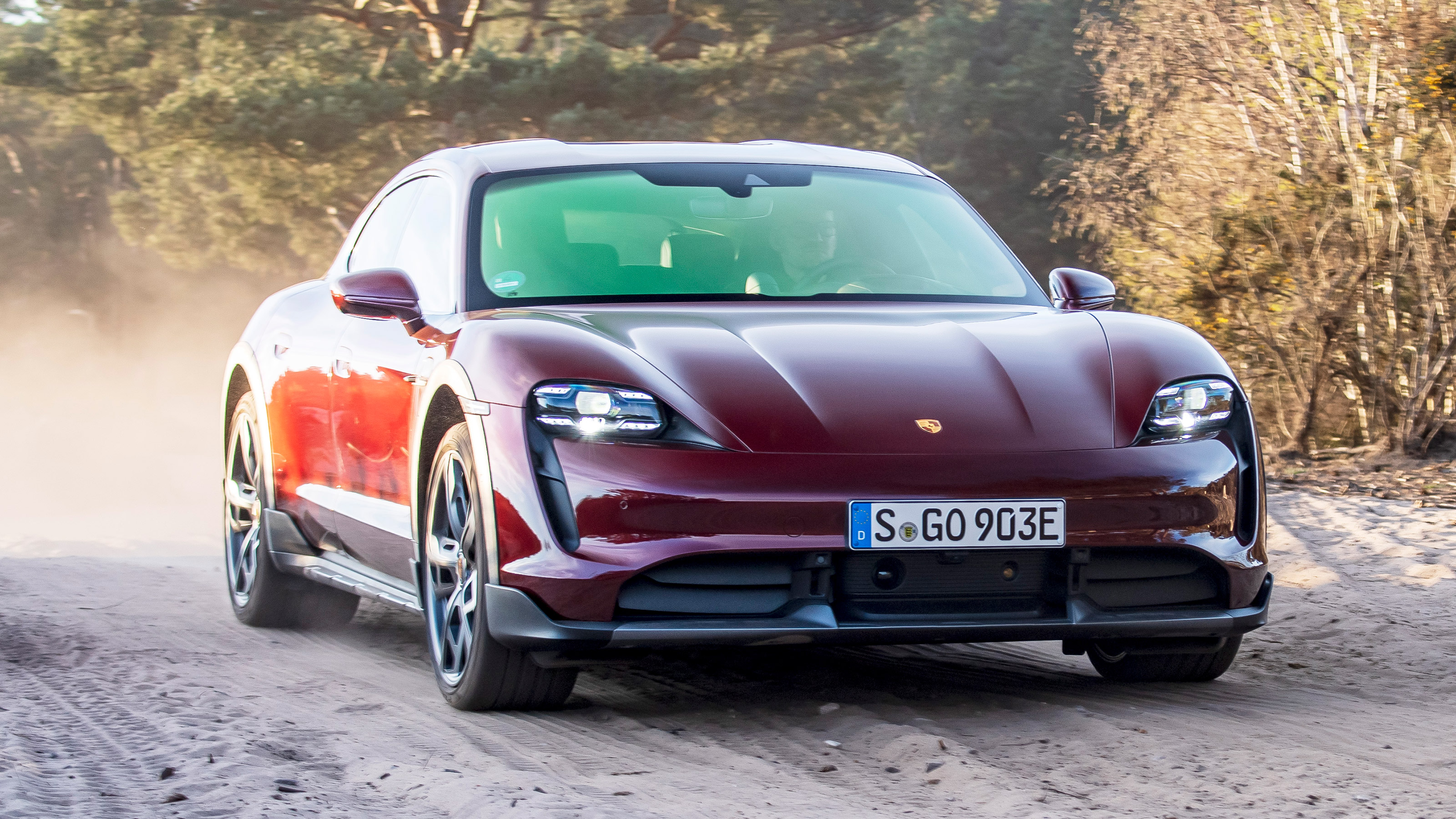 Porsche Taycan Cross Turismo - front off-road