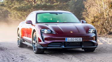 Porsche Taycan Cross Turismo - front off-road
