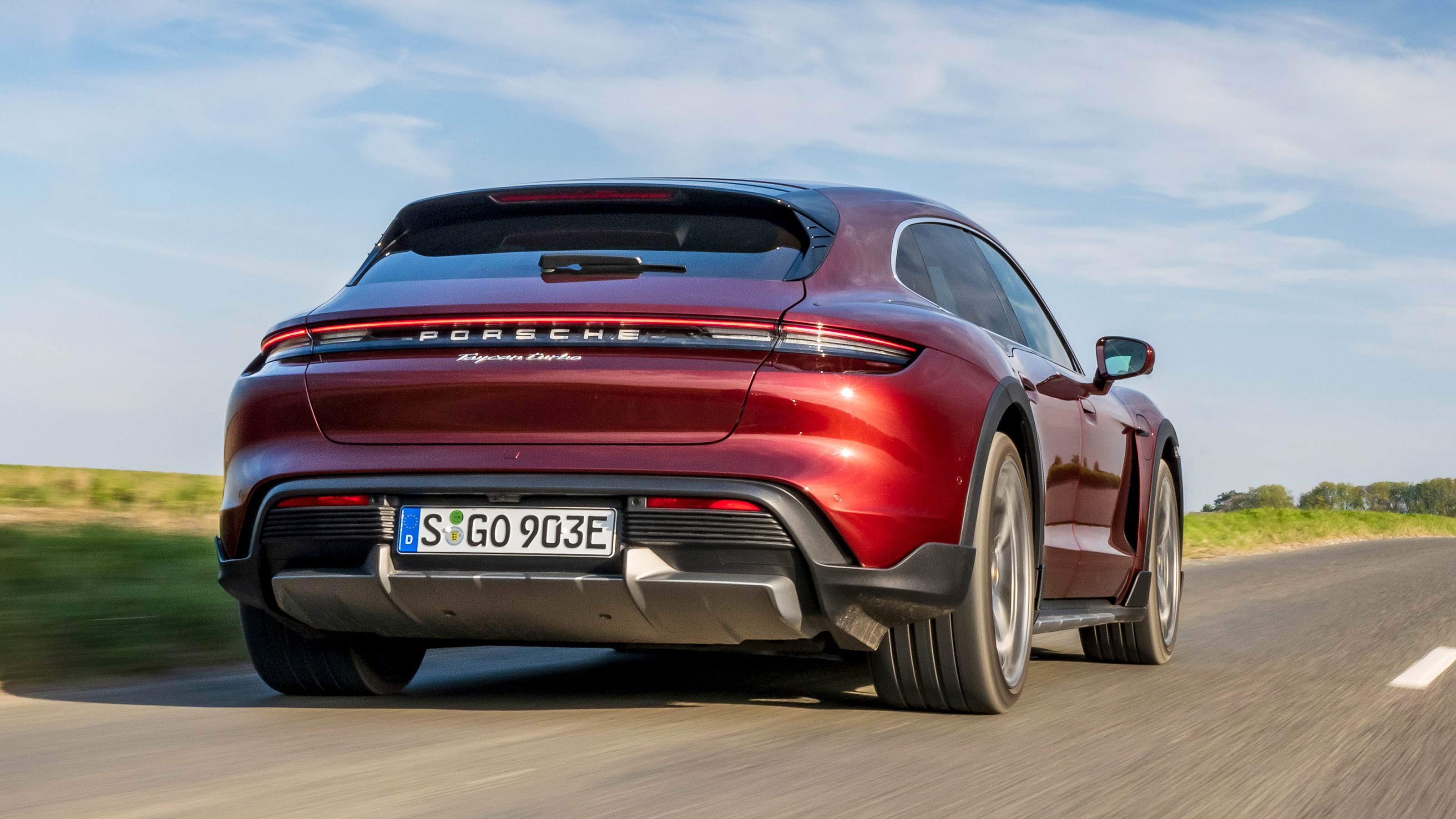Porsche Taycan Cross Turismo - rear tracking