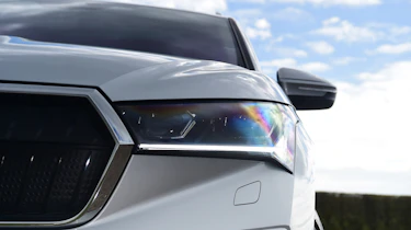 Skoda Enyaq iV 80 - front lights